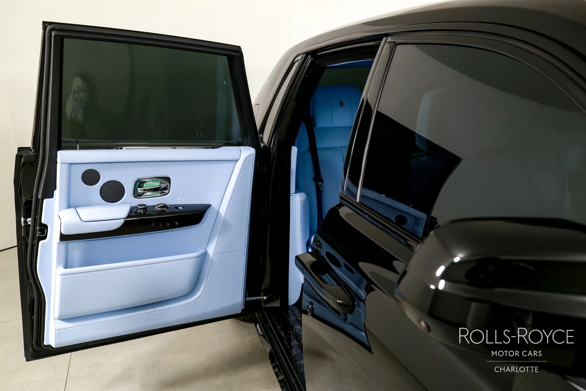 mph027_1466514406_Used_2026_Rolls_Royce_Phantom_1776091031_bbd4e8604f