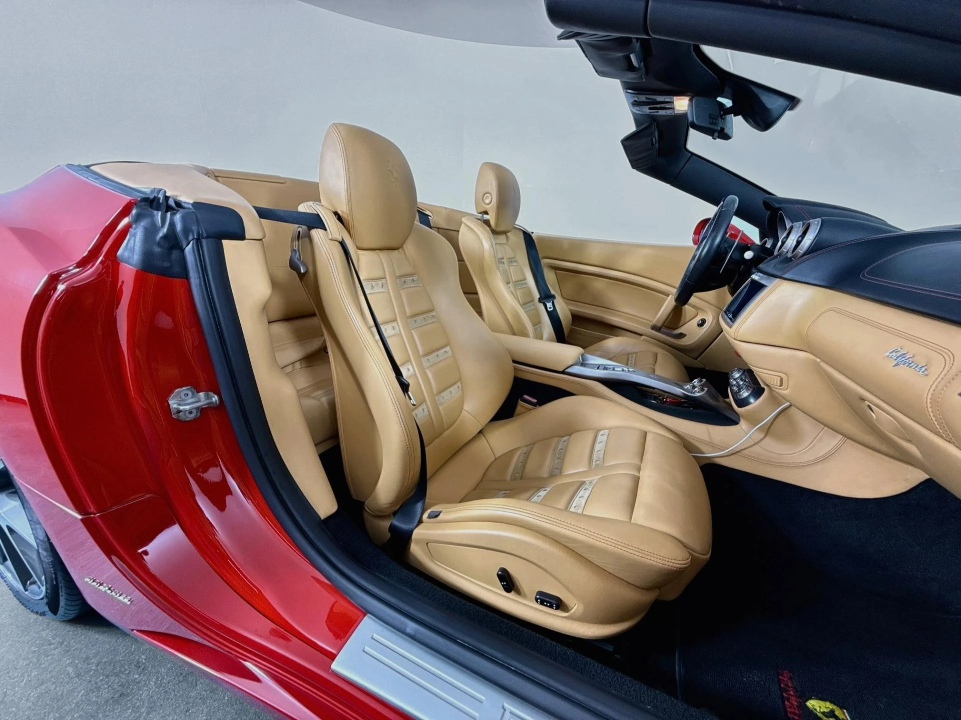 mph027_1467788254_Used_2010_Ferrari_California_1790360480_bbb56373be