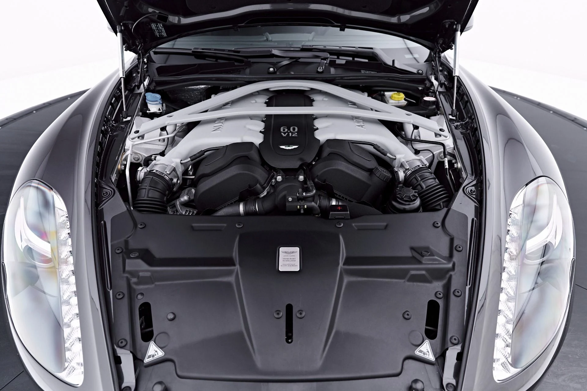 mph027_1470248108_Used_2014_Aston_Martin_DB_9_Base_1780969037_1fd3c9f77c