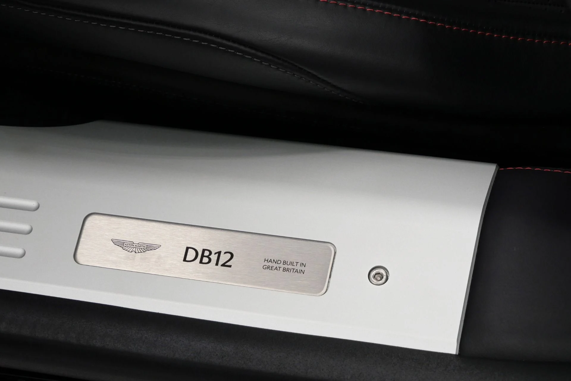 mph027_1478012713_Used_2025_Aston_Martin_DB_12_Volante_Inspire_Sport_Interior_Upper_and_Lower_Black_Packs_1778172034_3a8cf948db