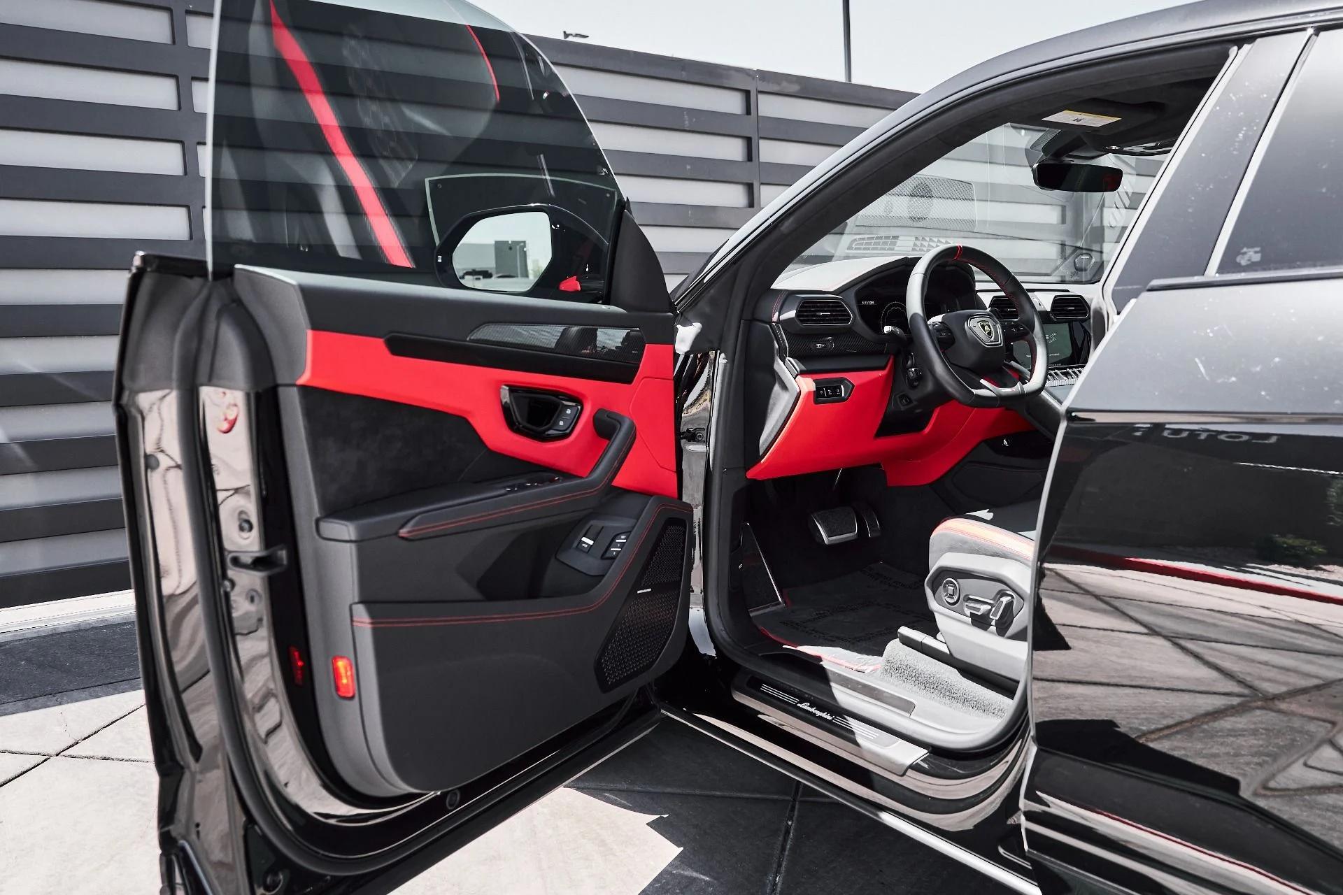 mph027_148067487_Used_2023_Lamborghini_Urus_S_1781228794_cd6153108f