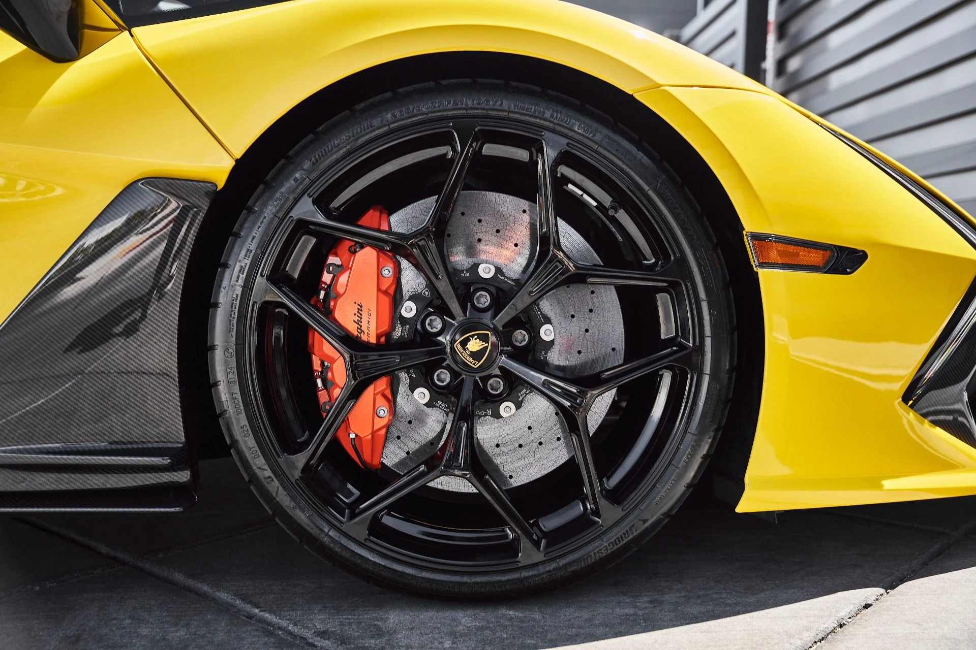 mph027_1496358942_Used_2025_Lamborghini_Revuelto_Base_1780084747_4577d567dd