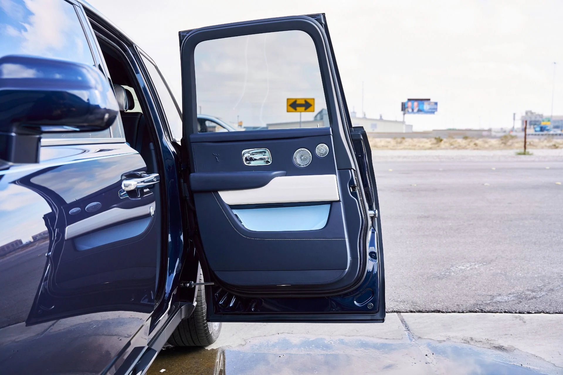 mph027_1498888764_Used_2022_Rolls_Royce_Cullinan_Base_1767400080_e604b7f2ac