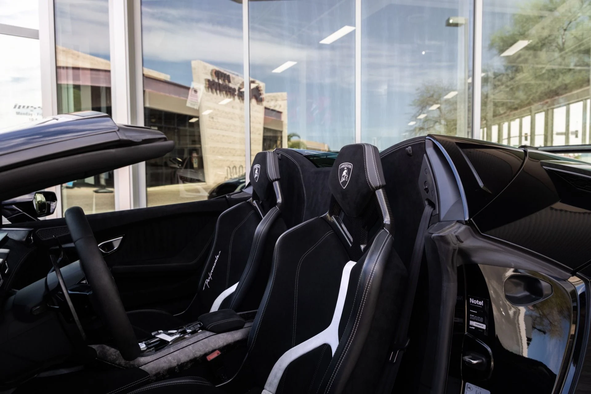 mph027_1502411919_Used_2018_Lamborghini_Huracan_LP_640_4_Performante_Spyder_1772832591_3adf78f975