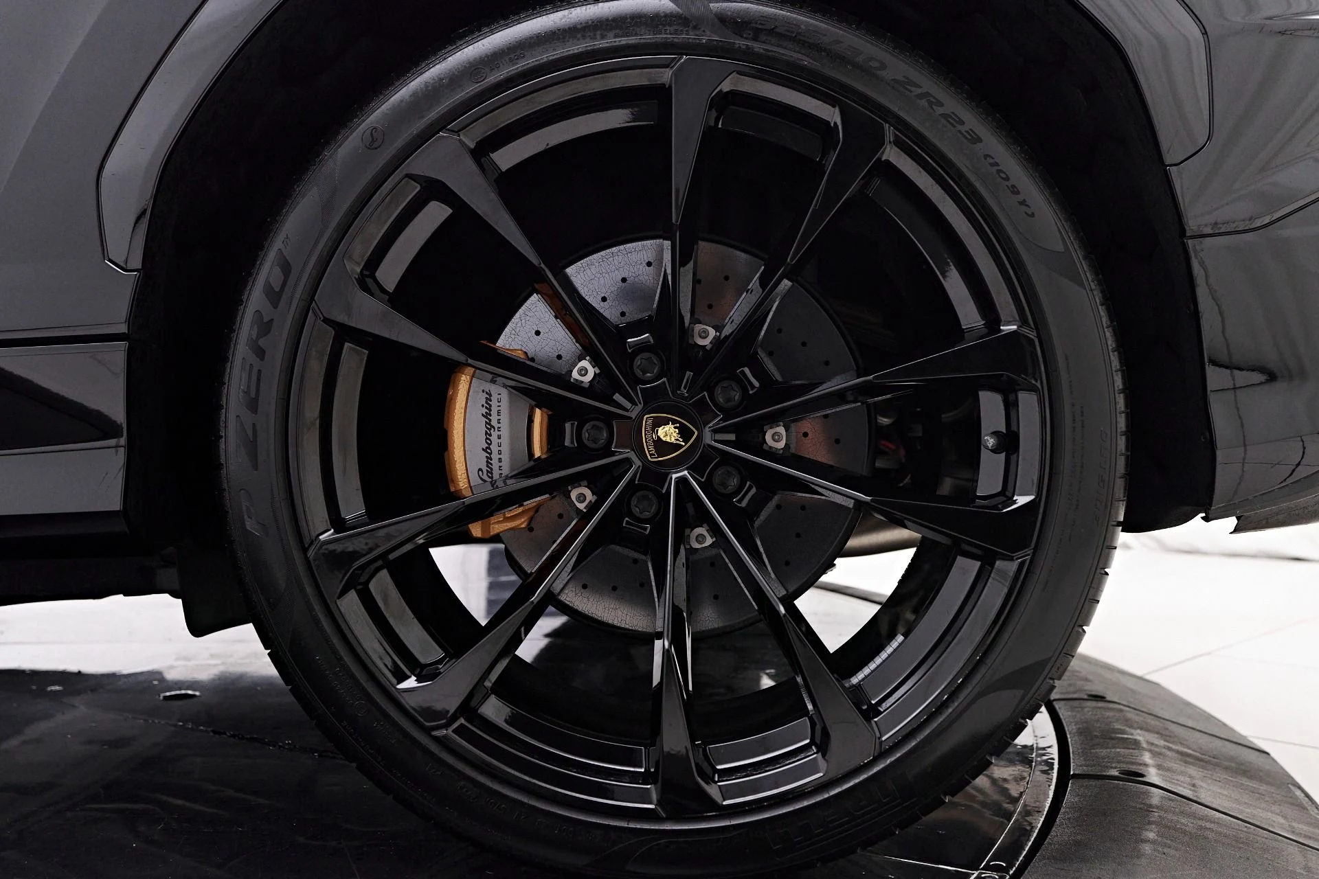 mph027_1507412696_Used_2024_Lamborghini_Urus_S_1759191676_e78f4b5bf3