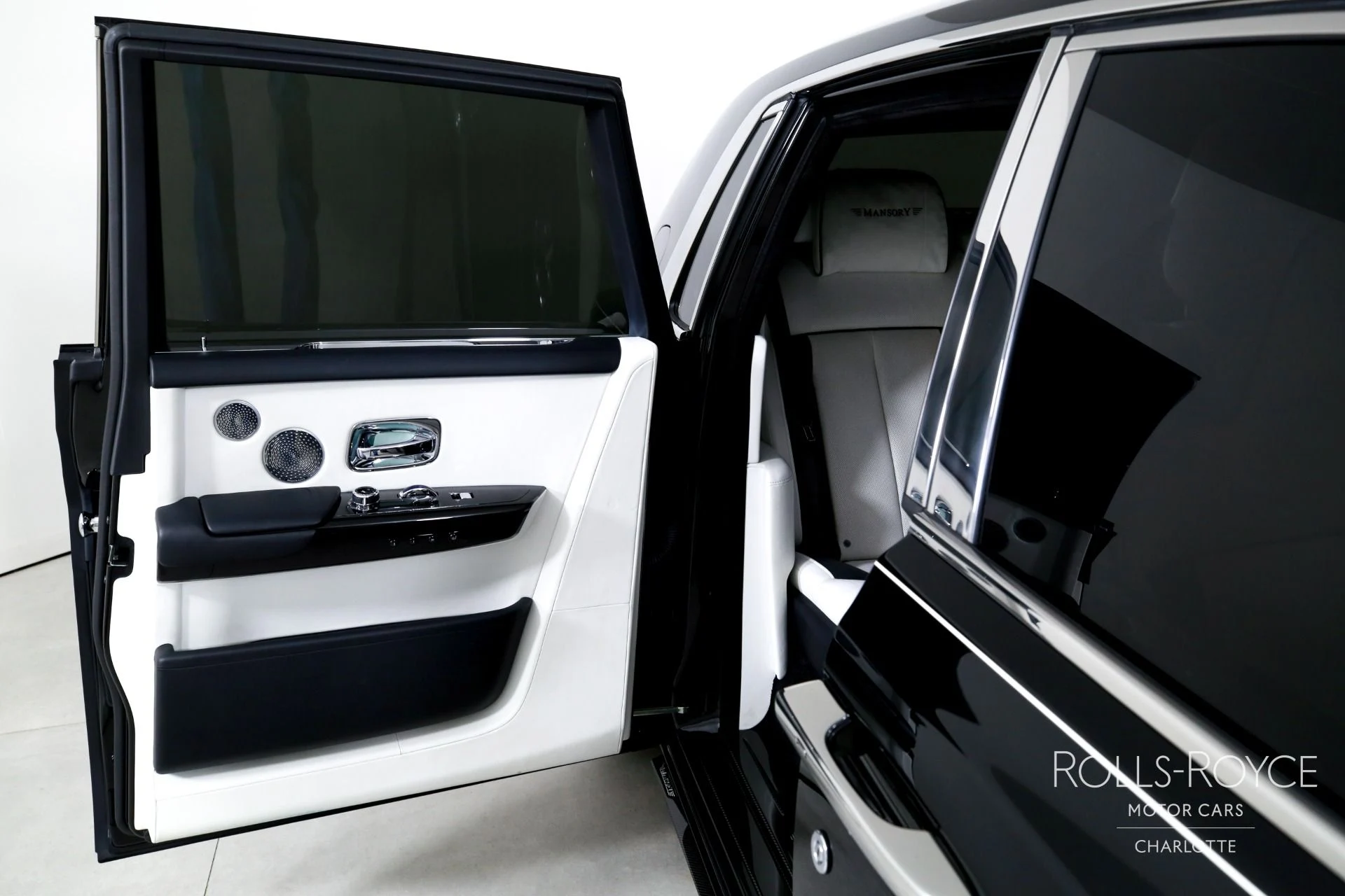 mph027_1519008283_Used_2018_Rolls_Royce_Phantom_1776373846_724e721199