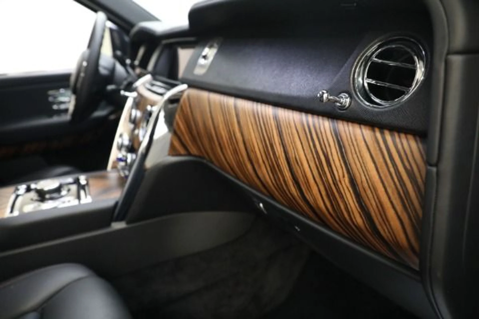 mph027_152444189_Used_2019_Rolls_Royce_Cullinan_8b20a36506