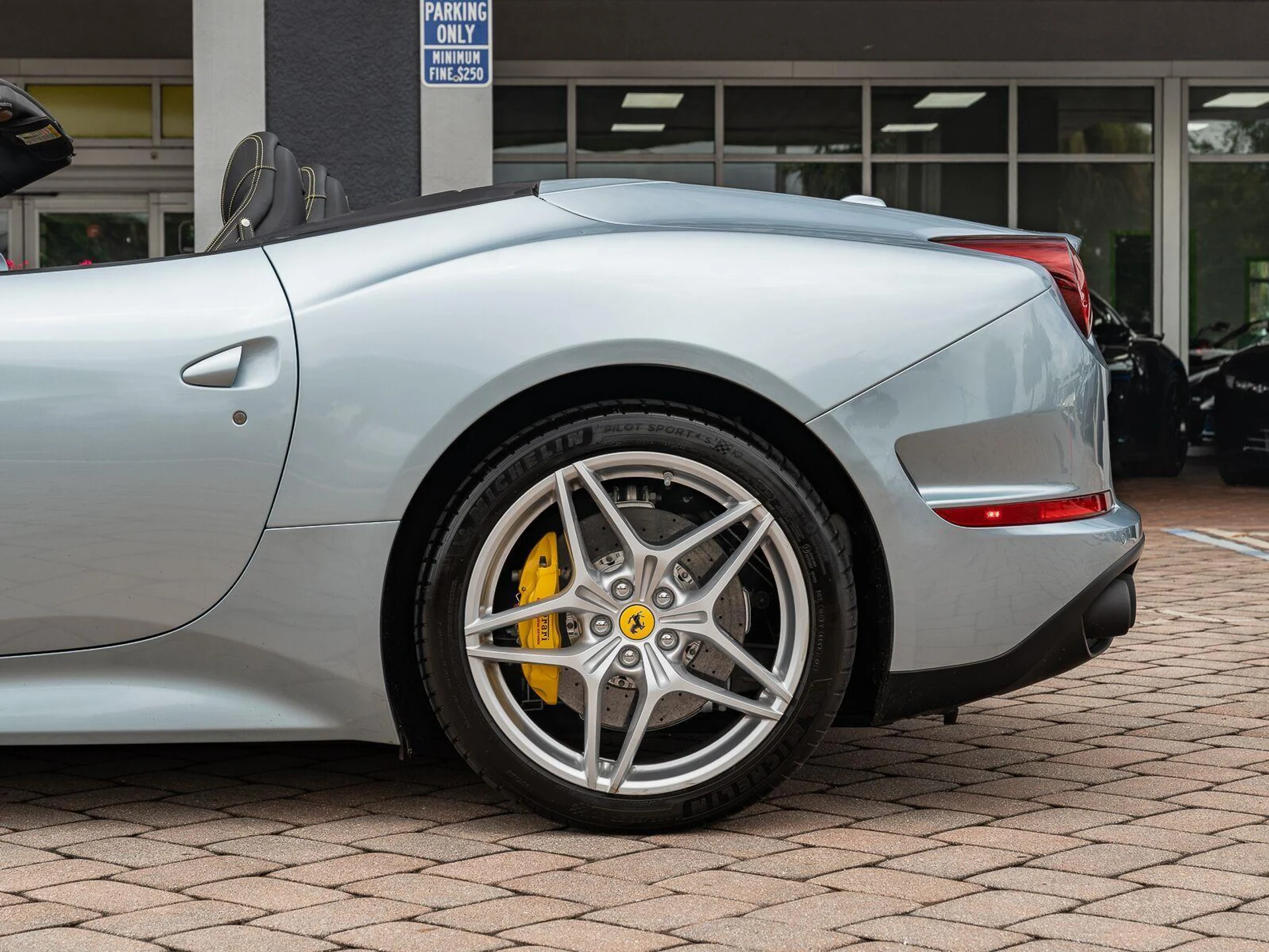 mph027_1534448846_Used_2016_Ferrari_California_T_1785949664_c1bdd520bd