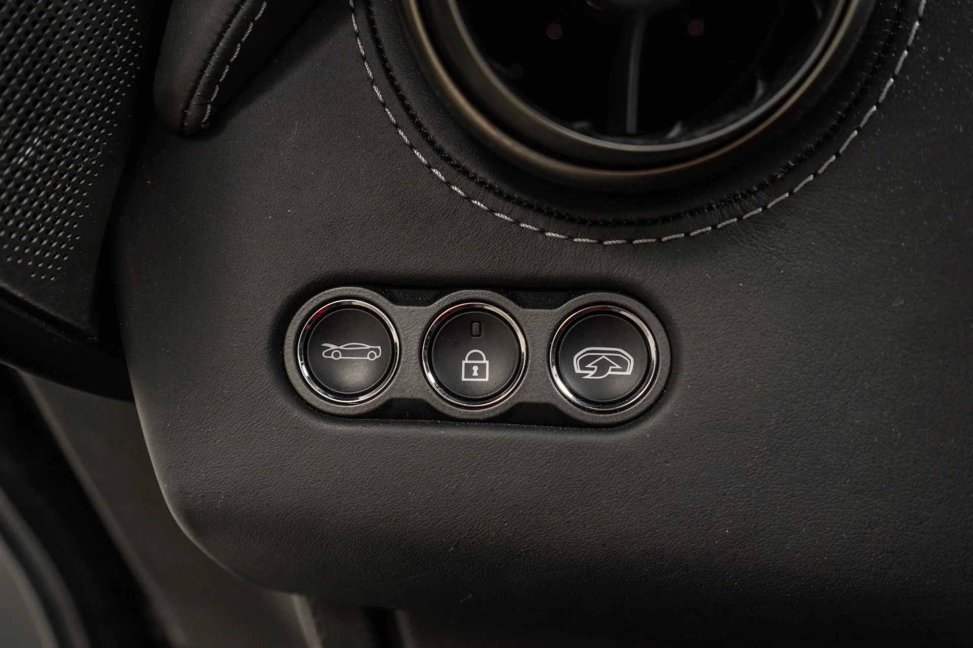 mph027_1539134538_Used_2019_Mc_Laren_720_S_Luxury_MSO_paint_color_Gorilla_Glass_Roof_Carbon_Packs_1_and_2_1765568029_bb95f6b210