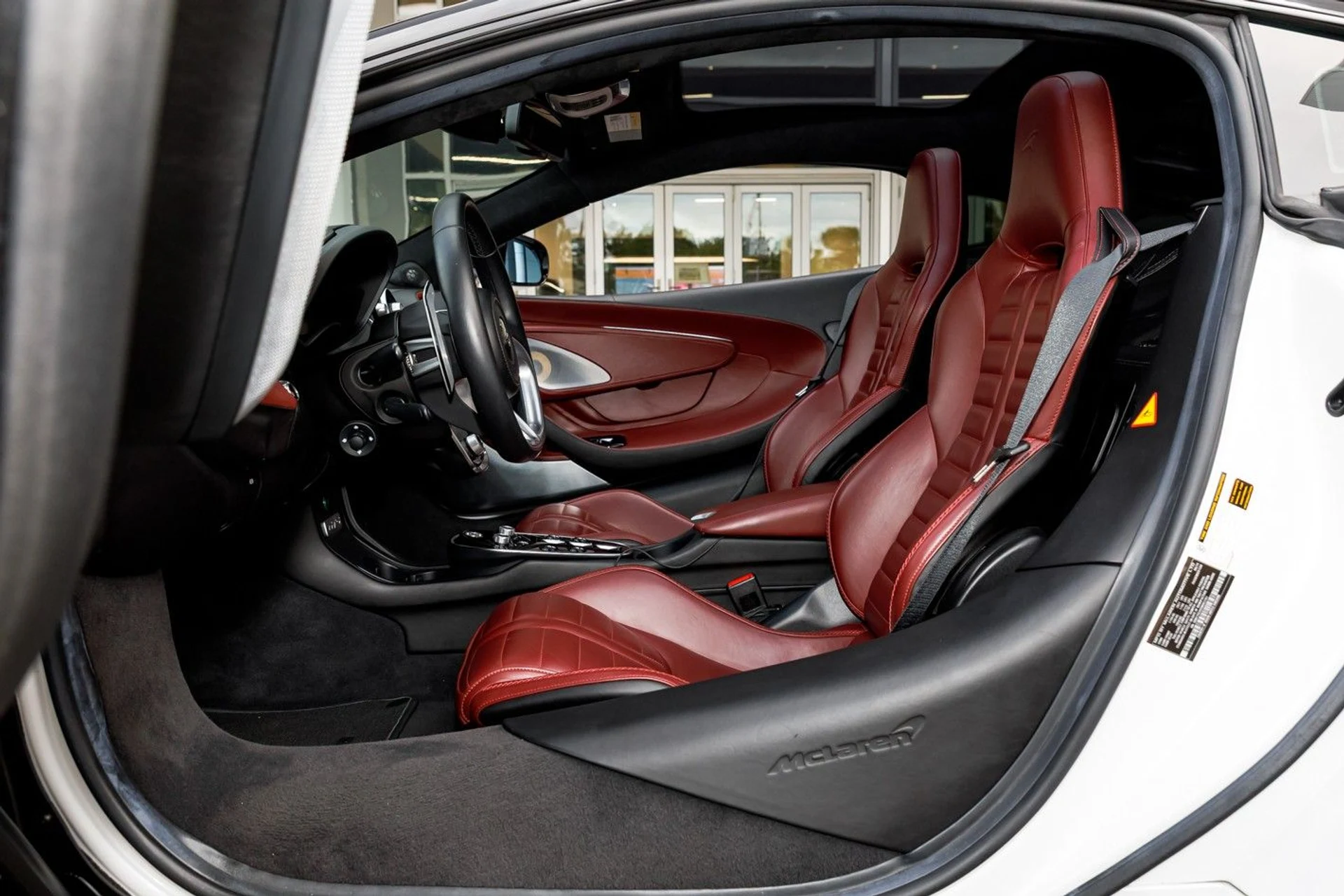 mph027_1540398392_631_p28_l_440bba46ad