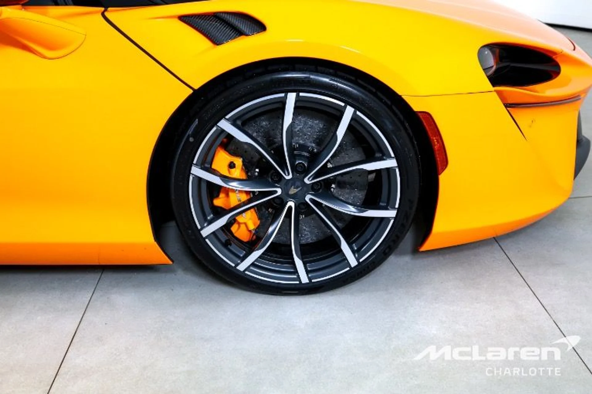 mph027_15447550_Used_2025_Mc_Laren_Artura_Spider_a628275b32