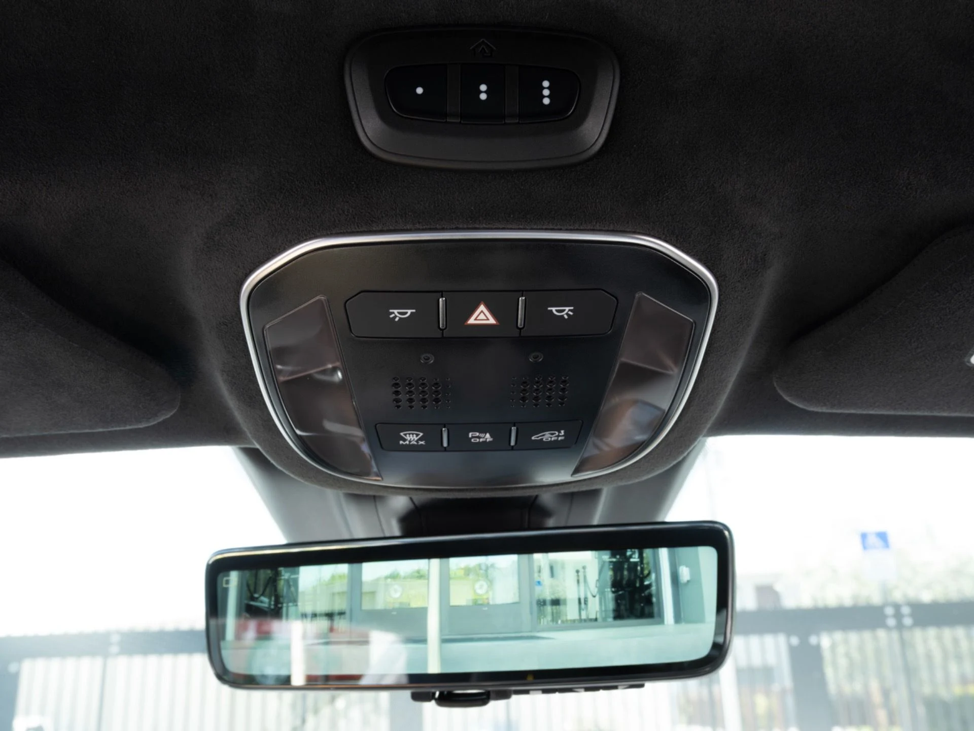 mph027_1550394137_Used_2023_Maserati_MC_20_1774904493_01599409c2