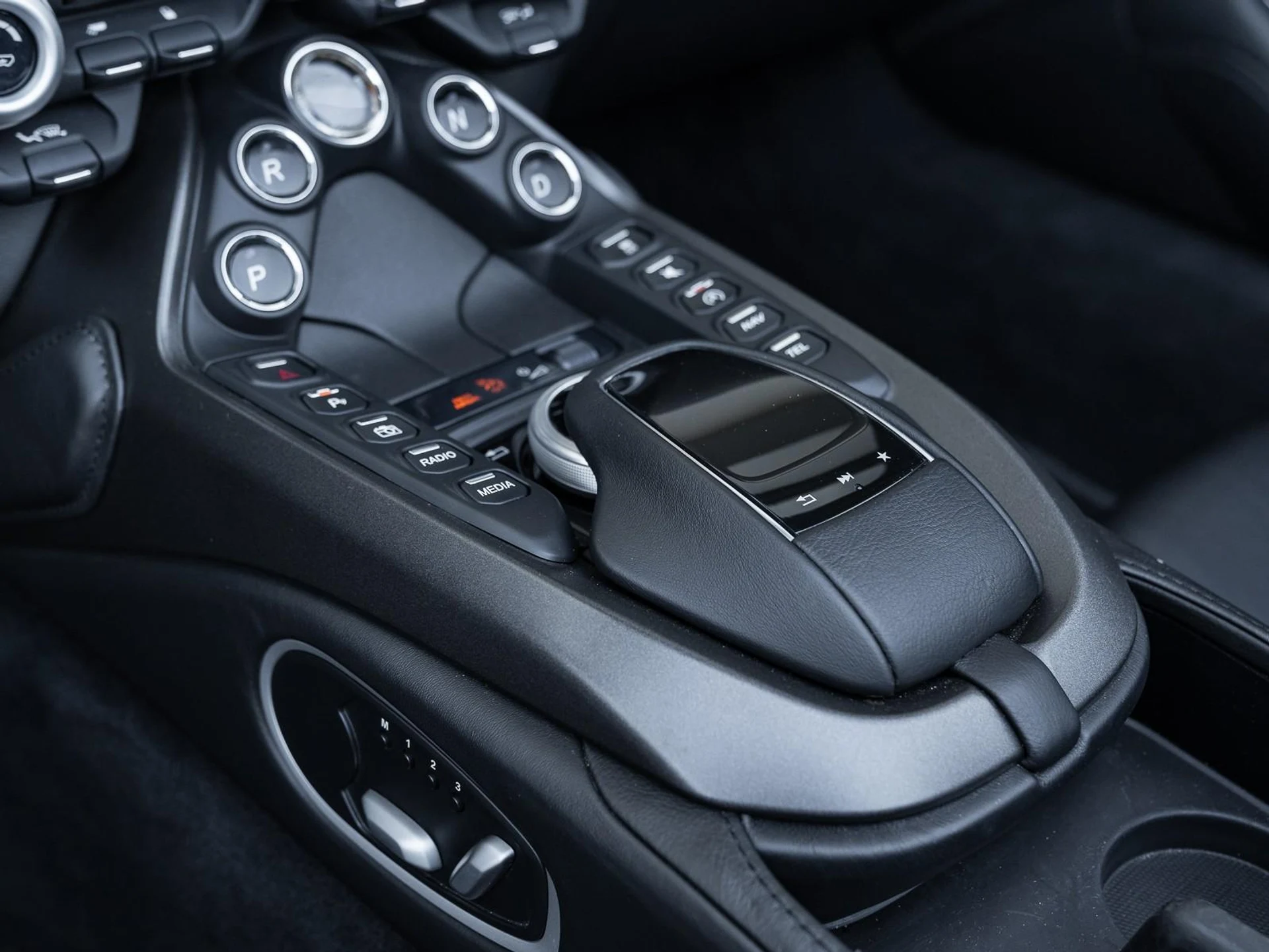 mph027_155126961_Used_2021_Aston_Martin_Vantage_1763409970_0ad81ae91f