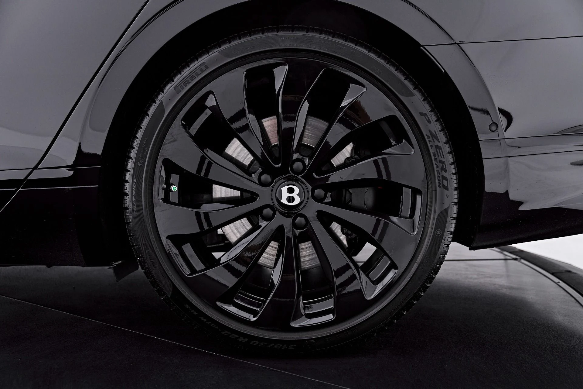 mph027_1551909899_Used_2022_Bentley_Flying_Spur_V8_1788486013_36a3e69ce0