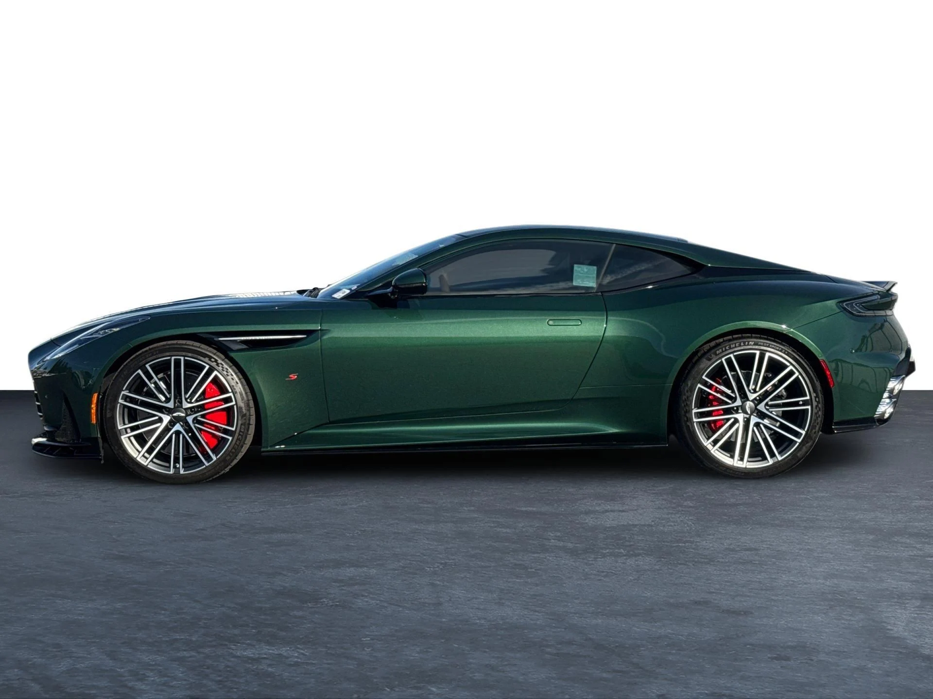 mph027_1553754215_Used_2026_Aston_Martin_DB_12_S_1793184490_ba33a4b4c4