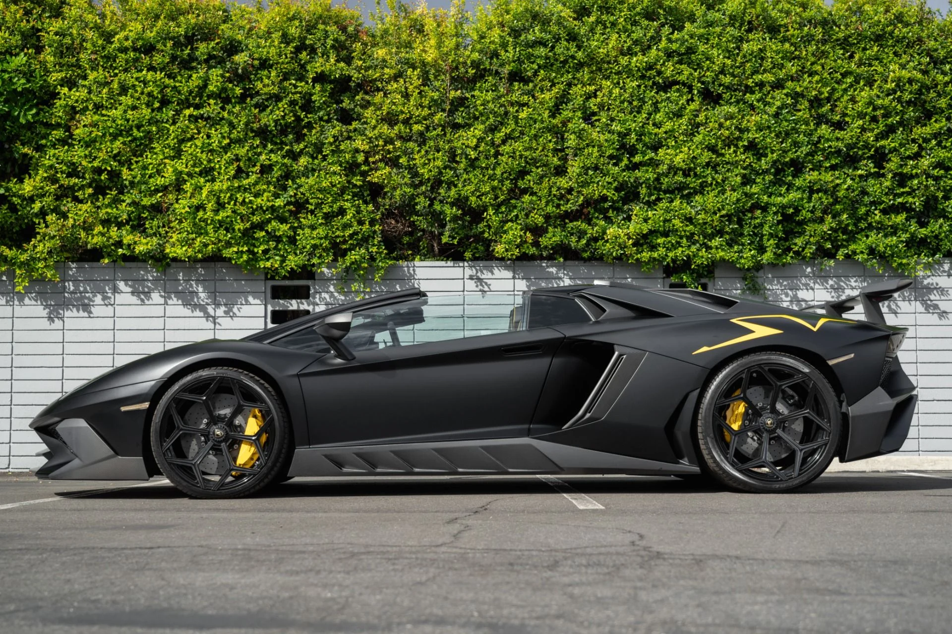 mph027_1581808362_Used_2016_Lamborghini_Aventador_LP_750_4_SV_1759528221_00774d99ec