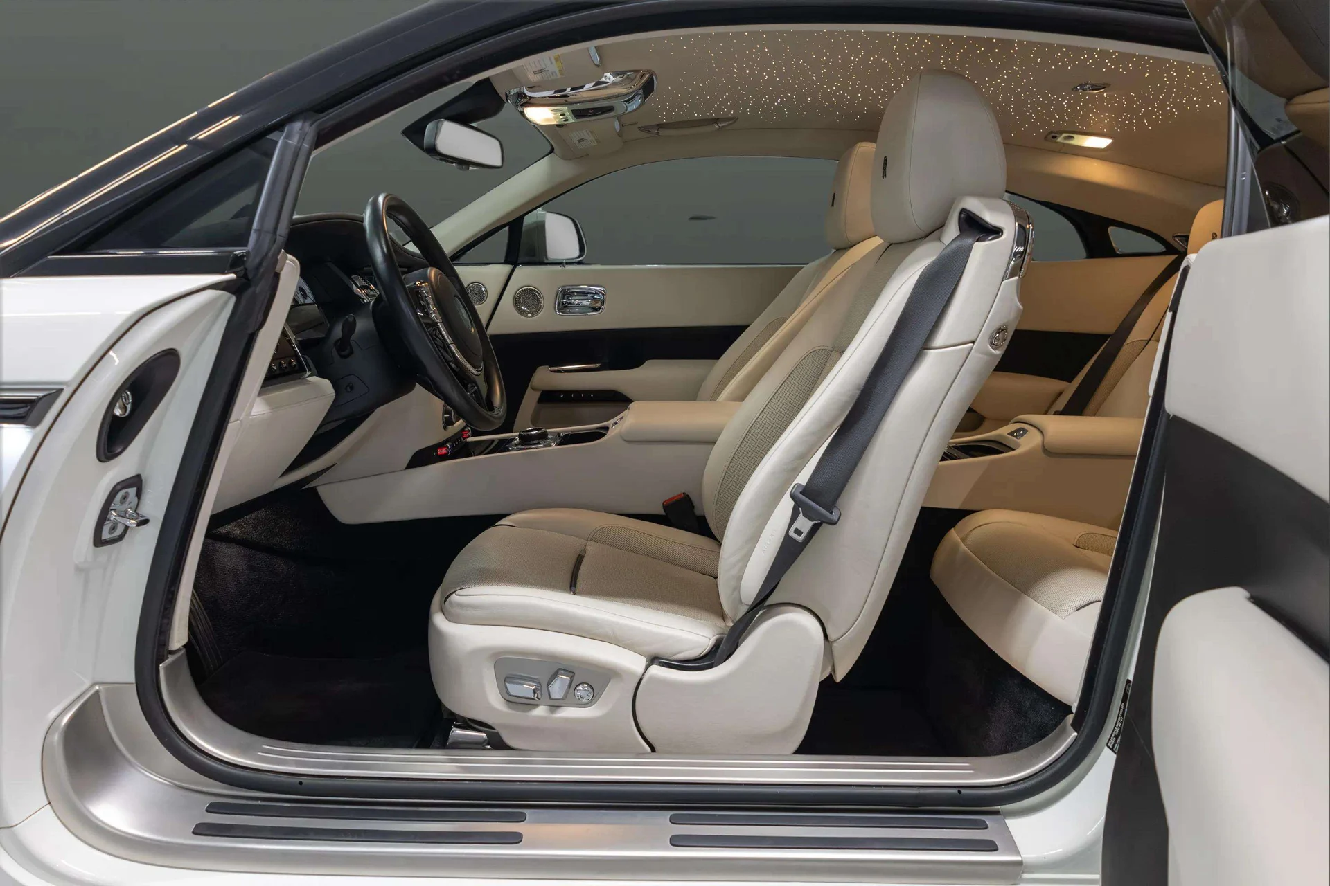 mph027_1584405210_fac30d5c_516e_4469_9dfd_f635087e060d_201720_Rolls_Royce20_Wraith2028_SCA_665_C56_HUX_8653929_28_b1de23fbec