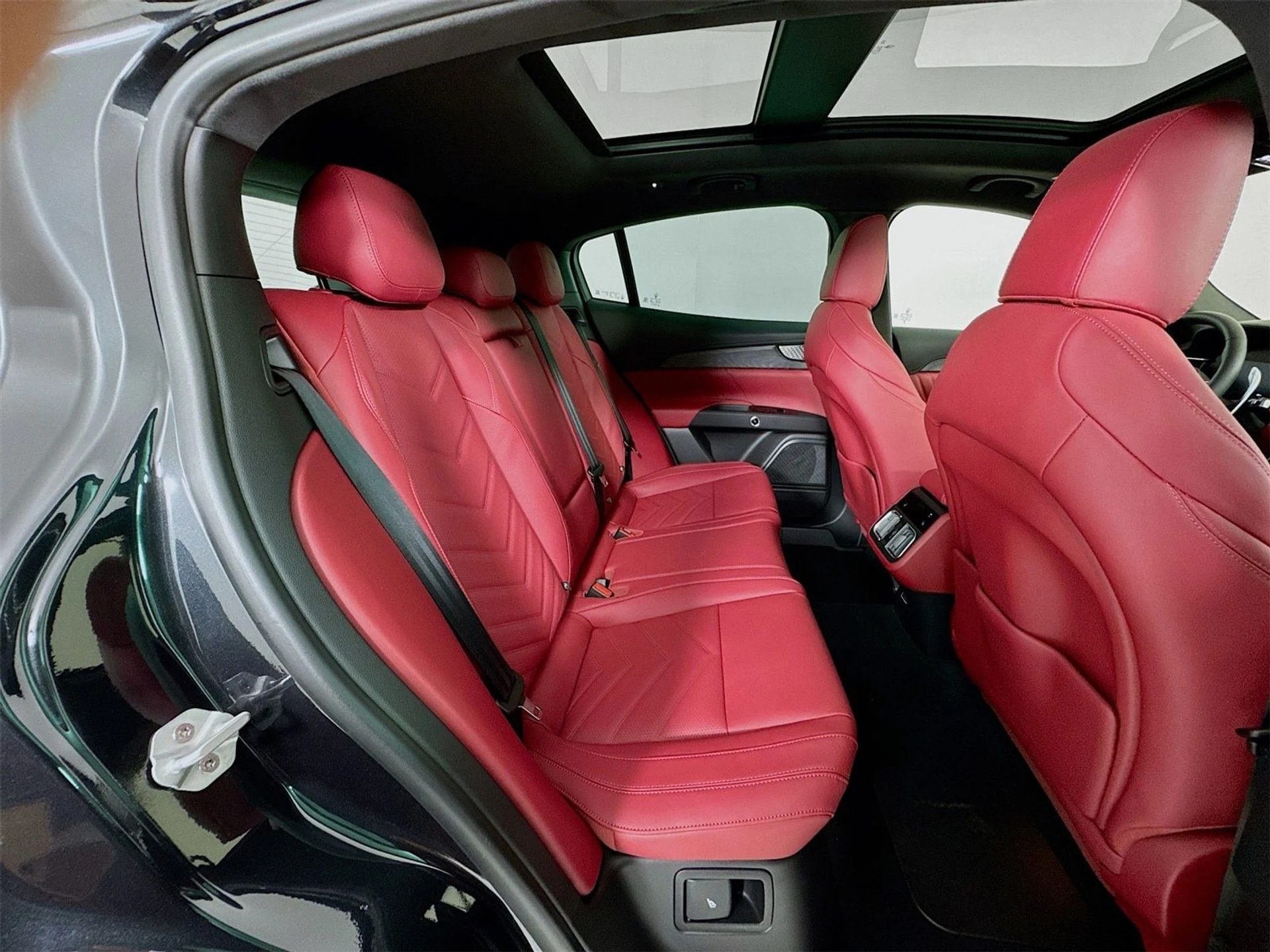 mph027_1586662295_d694262463ea0e1513767c87d28f6502x_5d71c787a7