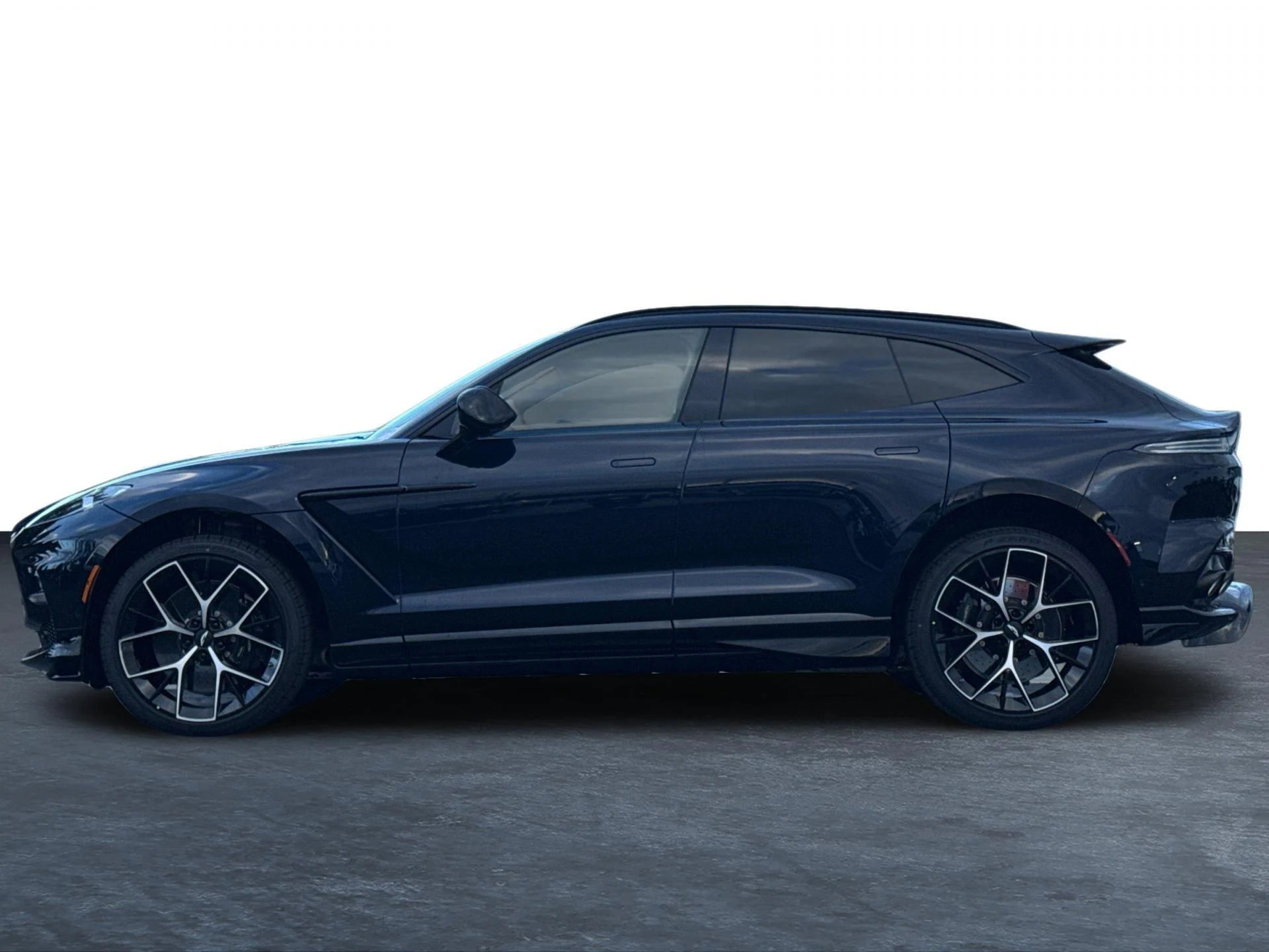 mph027_1587061962_New_2026_Aston_Martin_DBX_707_1767798696_13868ede4f