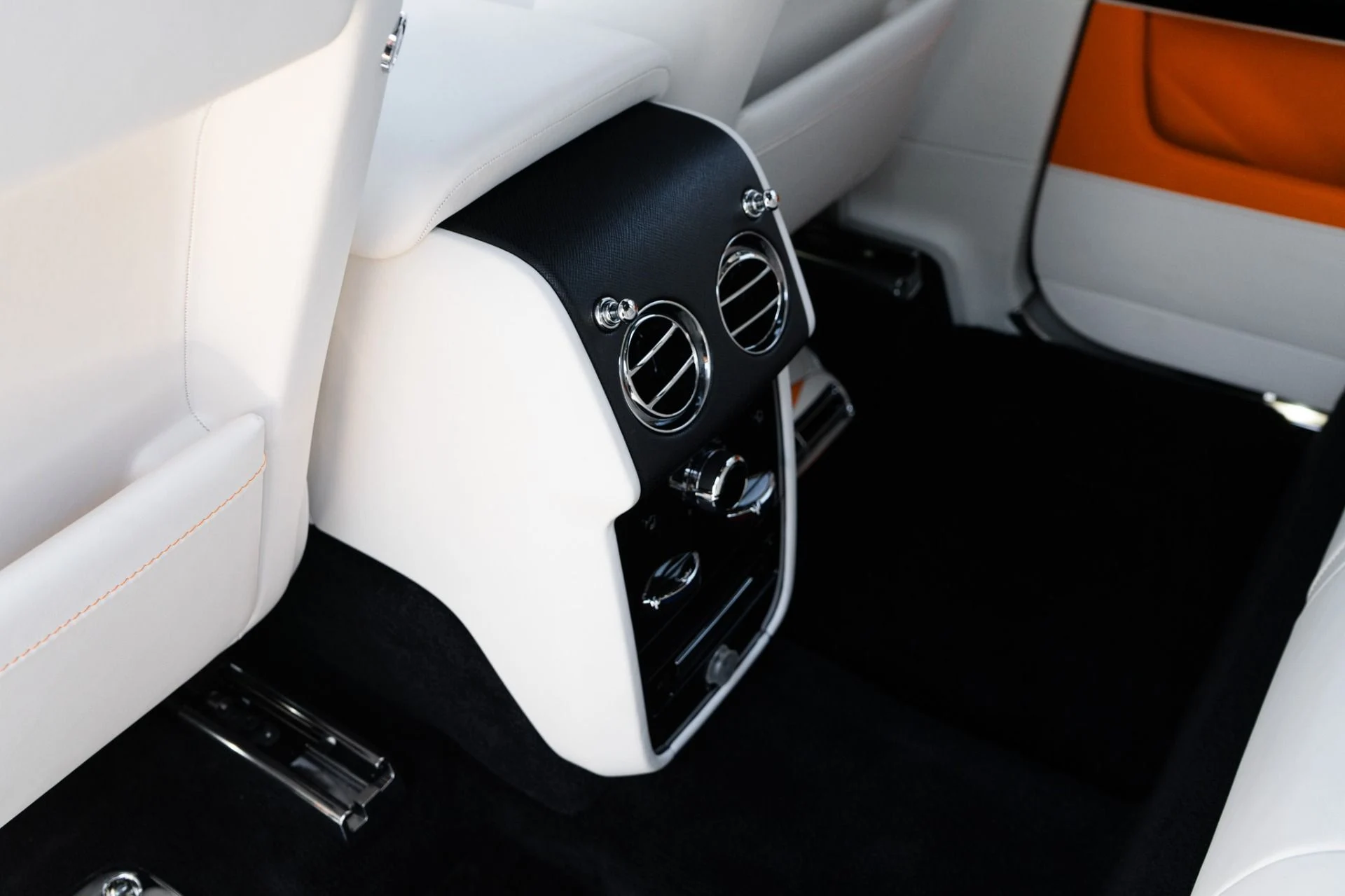 mph027_159901462_Used_2022_Rolls_Royce_Cullinan_1773433397_58fc8375e0