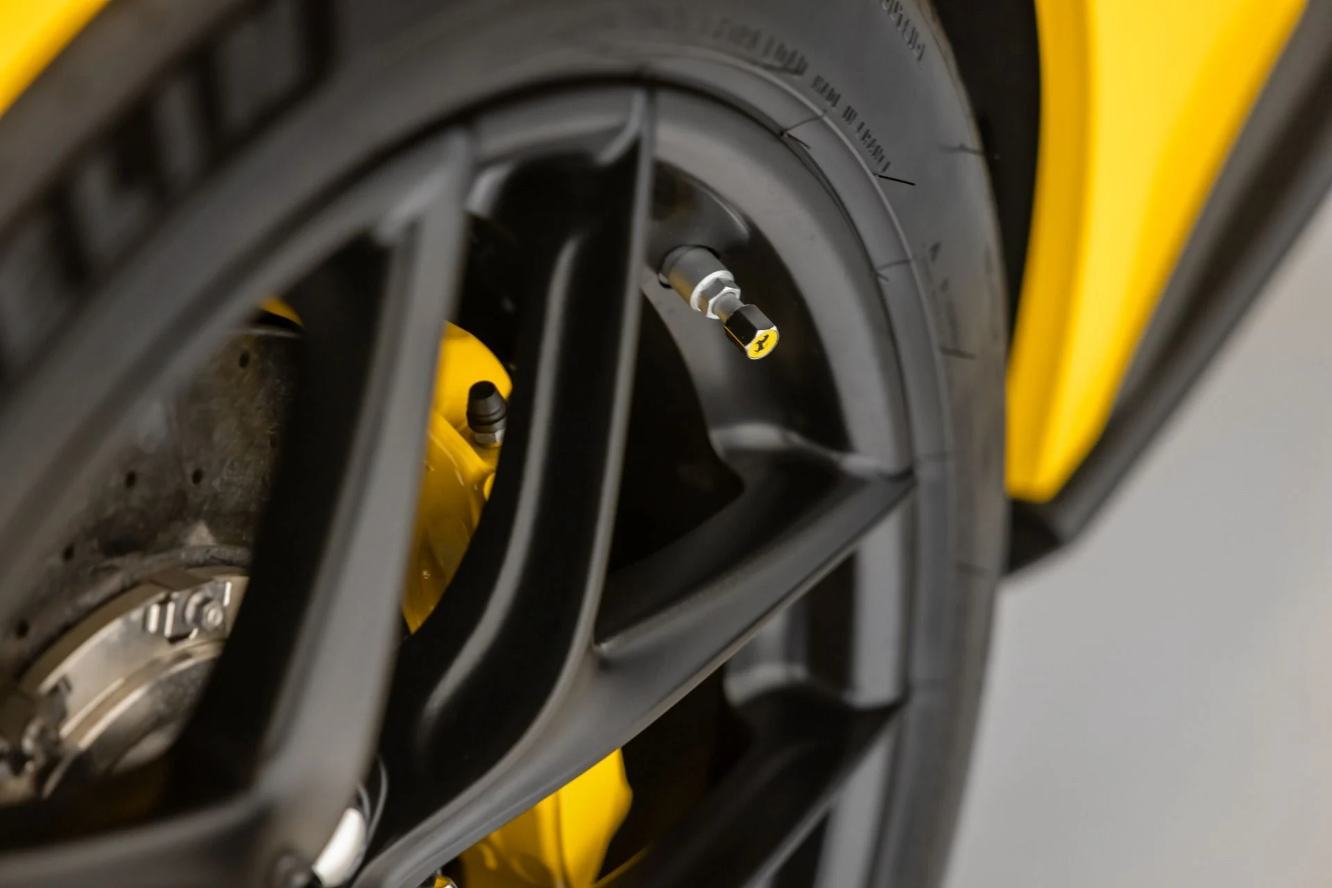 mph027_1603359685_Used_2014_Ferrari_F12berlinetta_1766171664_b2a0d331e2