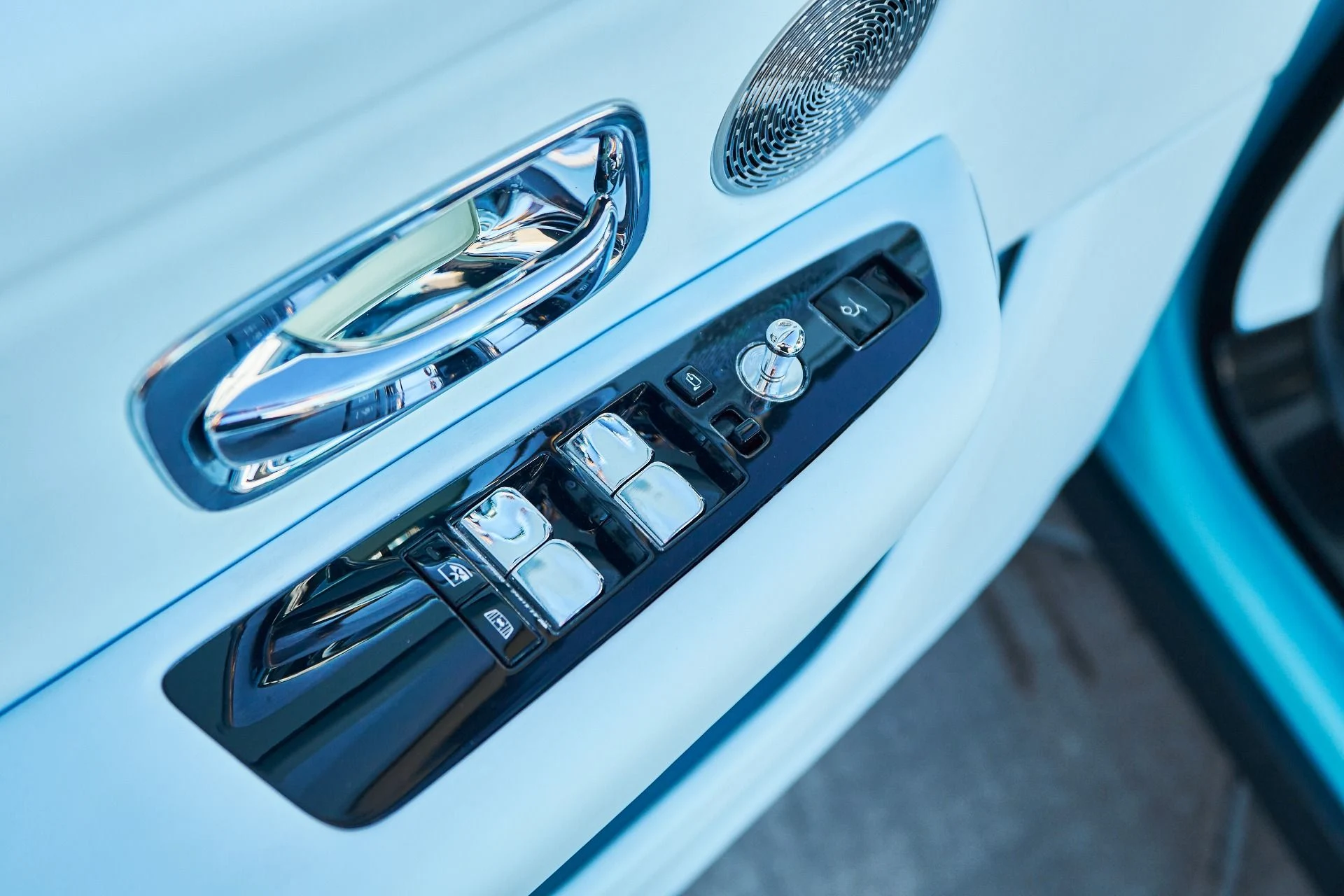 mph027_1611214701_Used_2022_Rolls_Royce_Cullinan_Black_Badge_1765411013_f3eaf8e42c