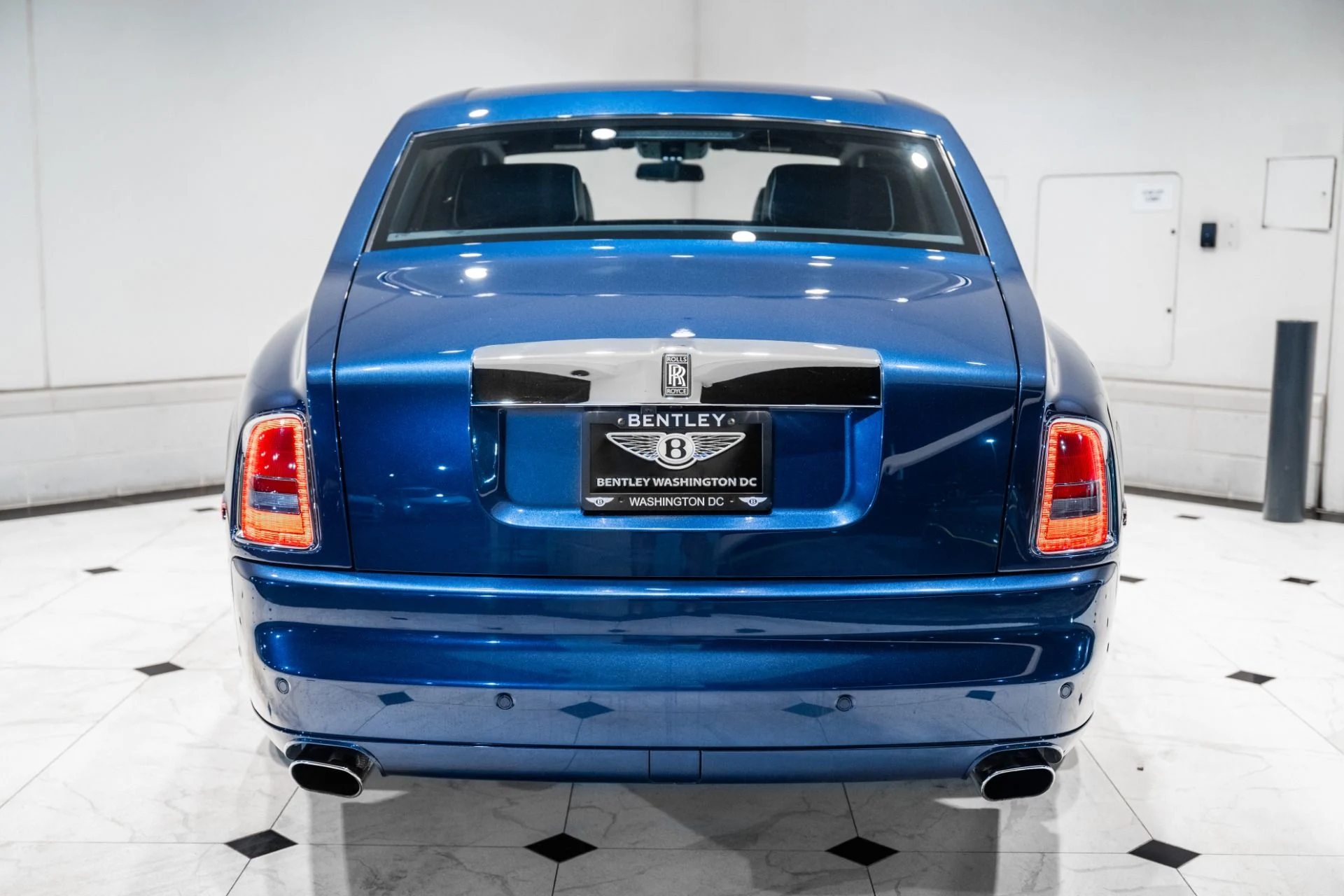 mph027_16124070_Used_2011_Rolls_Royce_Phantom_1782236449_ea9a876550