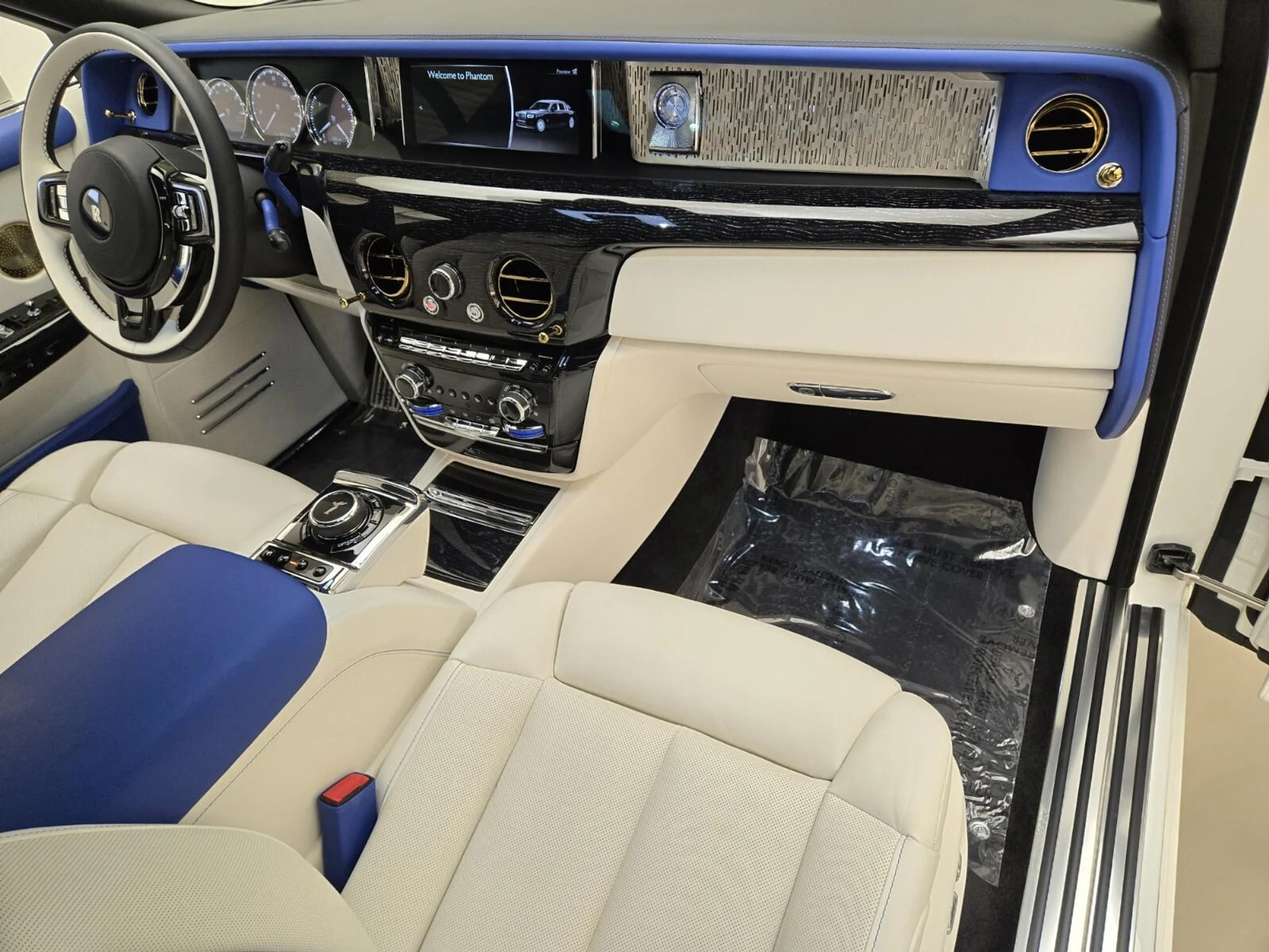 mph027_1612941454_Used_2023_Rolls_Royce_Phantom_1755413507_518f767cb0
