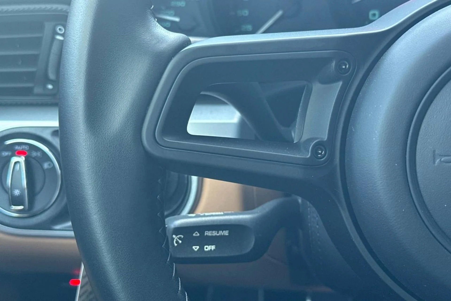 mph027_161576200_1280_74d2cb0441