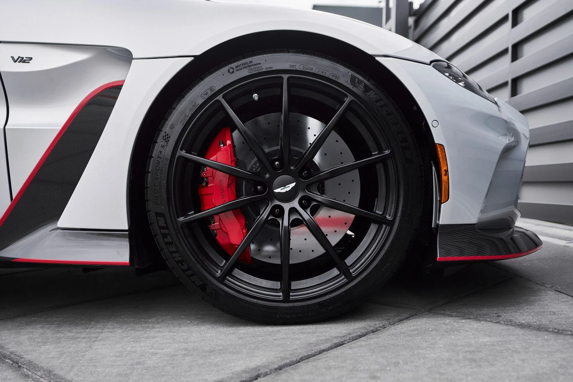 mph027_1623897709_Used_2023_Aston_Martin_Vantage_Base_1764729777_dae9dce2f0