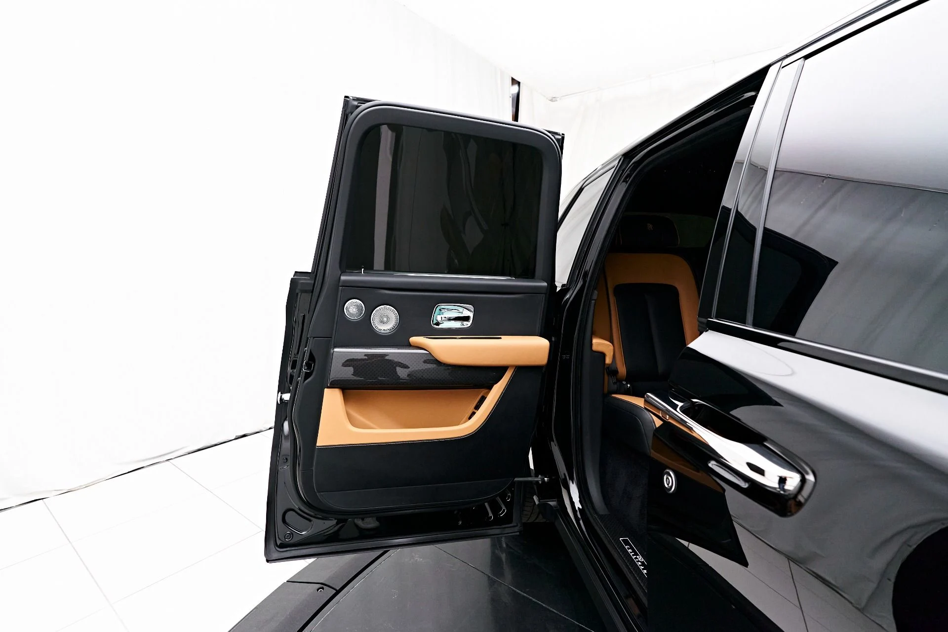 mph027_1625981523_Used_2022_Rolls_Royce_Cullinan_Base_1679686724_5acef5d8f3