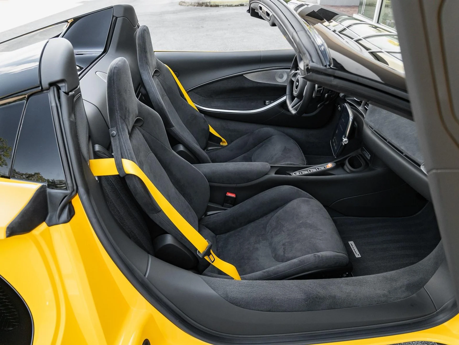 mph027_1636392572_Used_2025_Mc_Laren_Artura_Tech_Lux_1764082932_d983d99af8