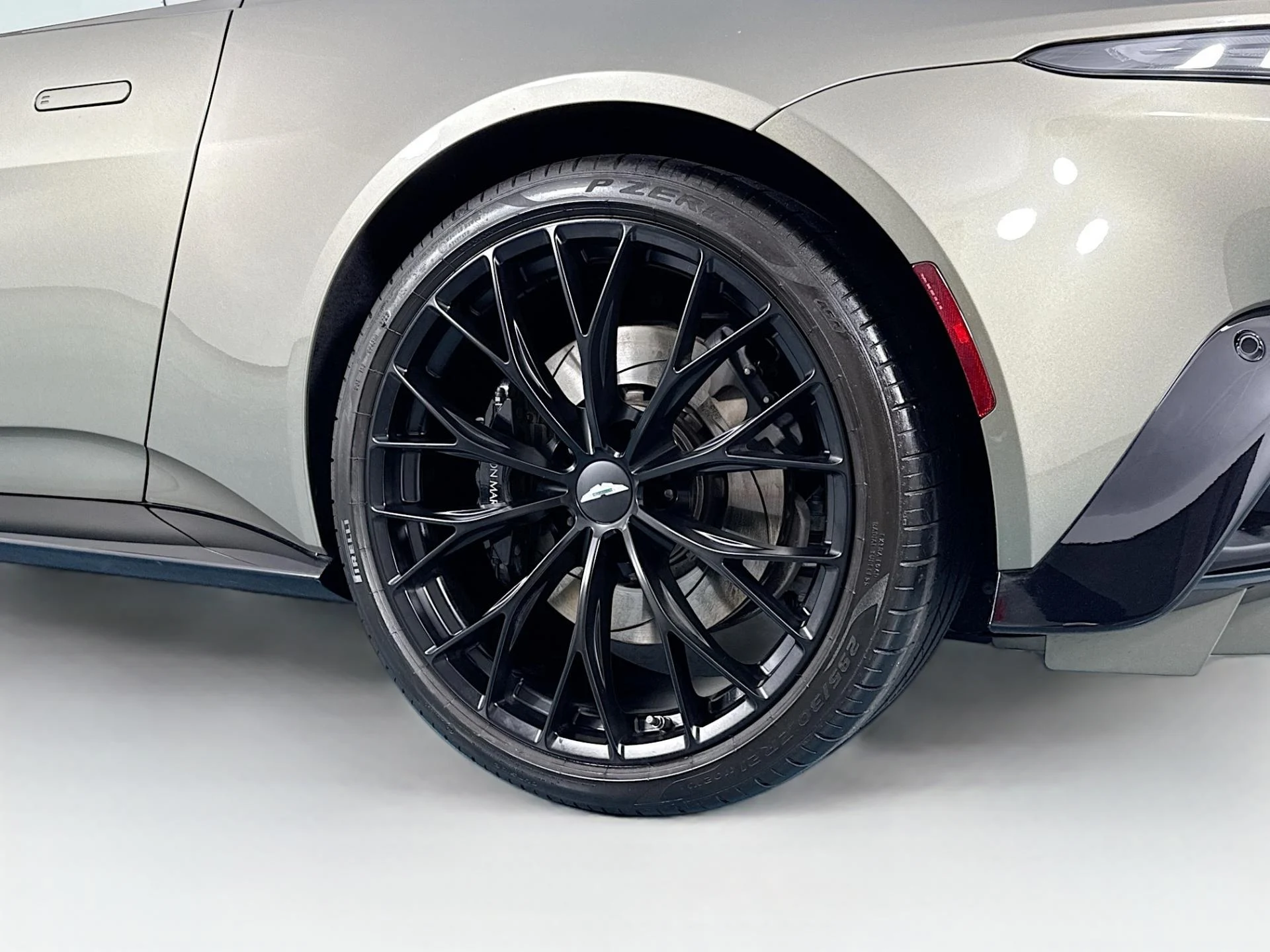 mph027_16402305_Used_2023_Aston_Martin_Vantage_V8_1783445550_67aacfa16e