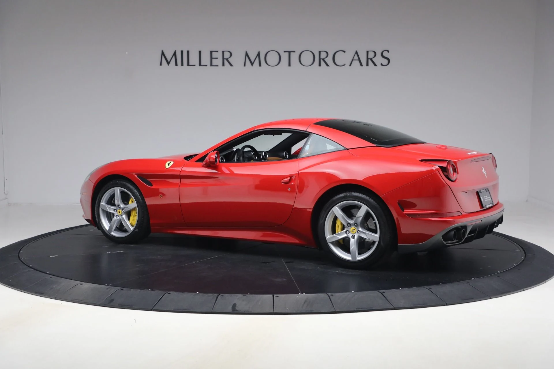mph027_1640994934_Used_2016_Ferrari_California_T_Handling_Speciale_1775663839_cee10c3065