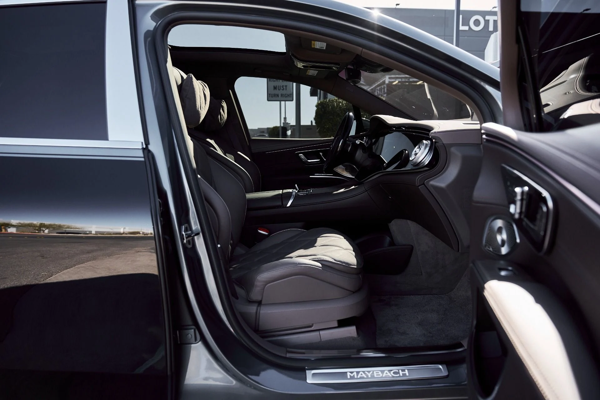 mph027_1644947299_Used_2025_Mercedes_Benz_EQS_Maybach_EQS_680_1770508800_1e60eb6a59