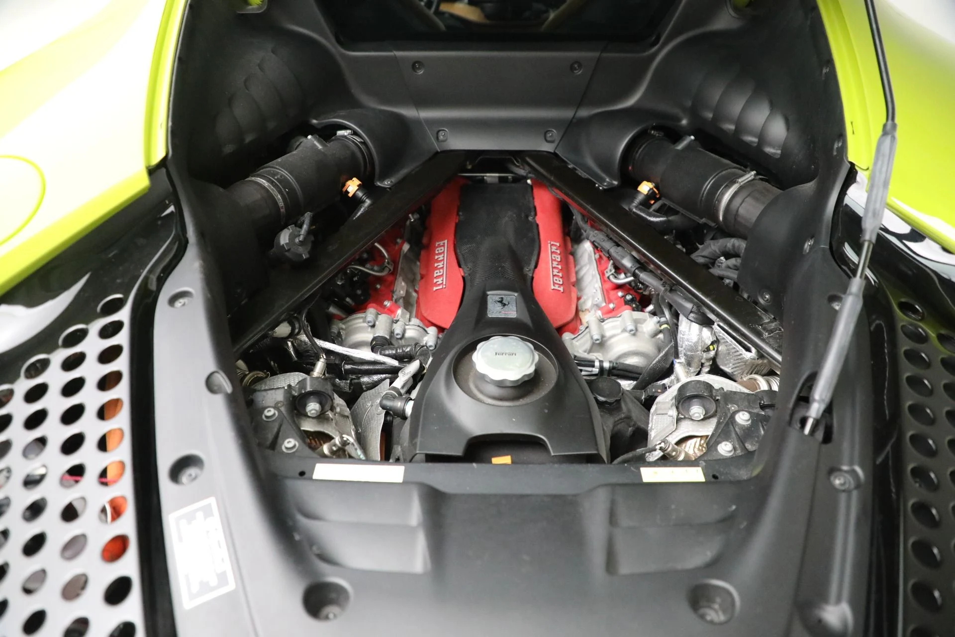 mph027_1645935933_Used_2022_Ferrari_SF_90_Stradale_f9b17f8263