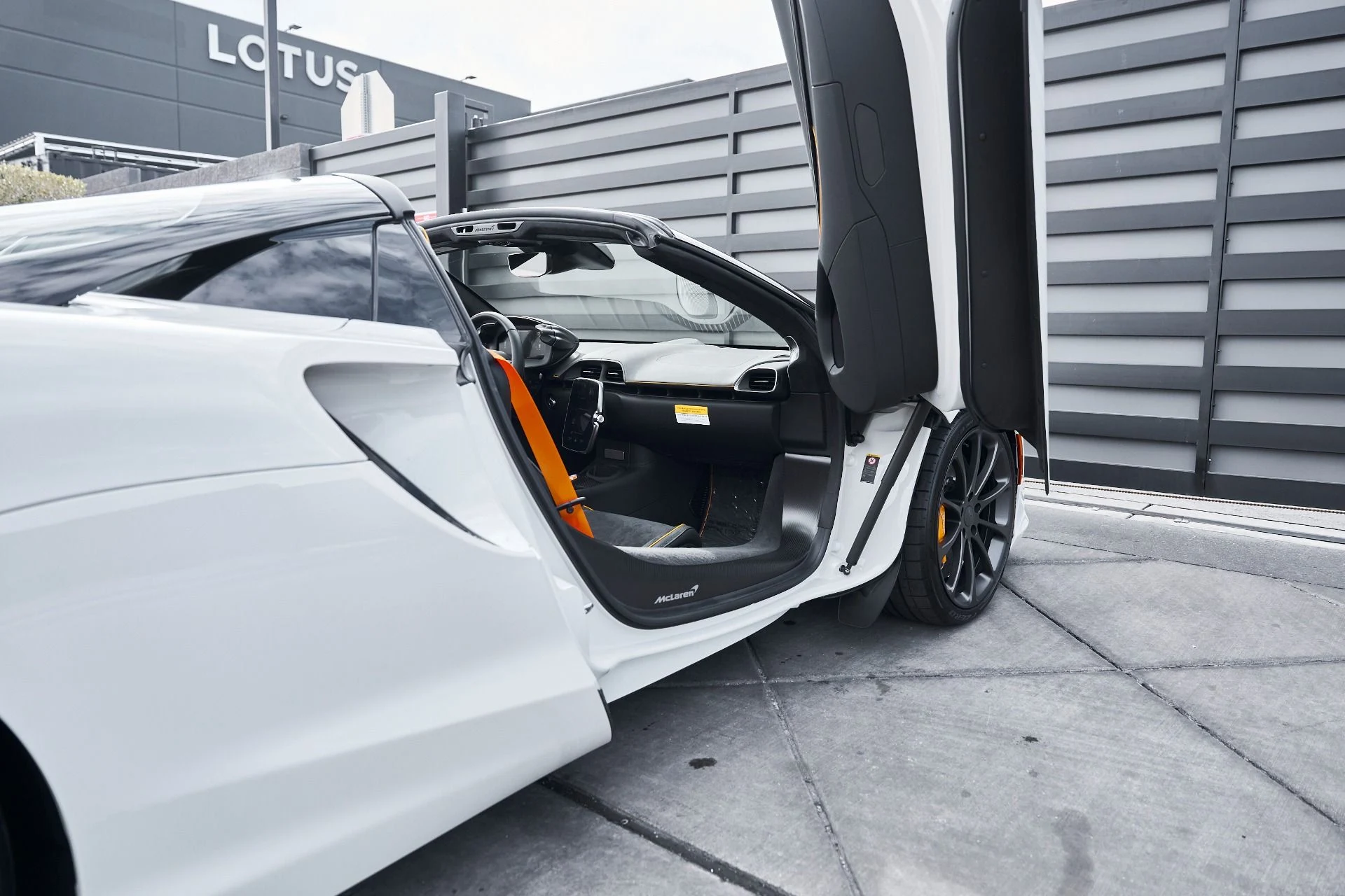 mph027_1646643209_Used_2025_Mc_Laren_Artura_1769221492_b692b1a6c0