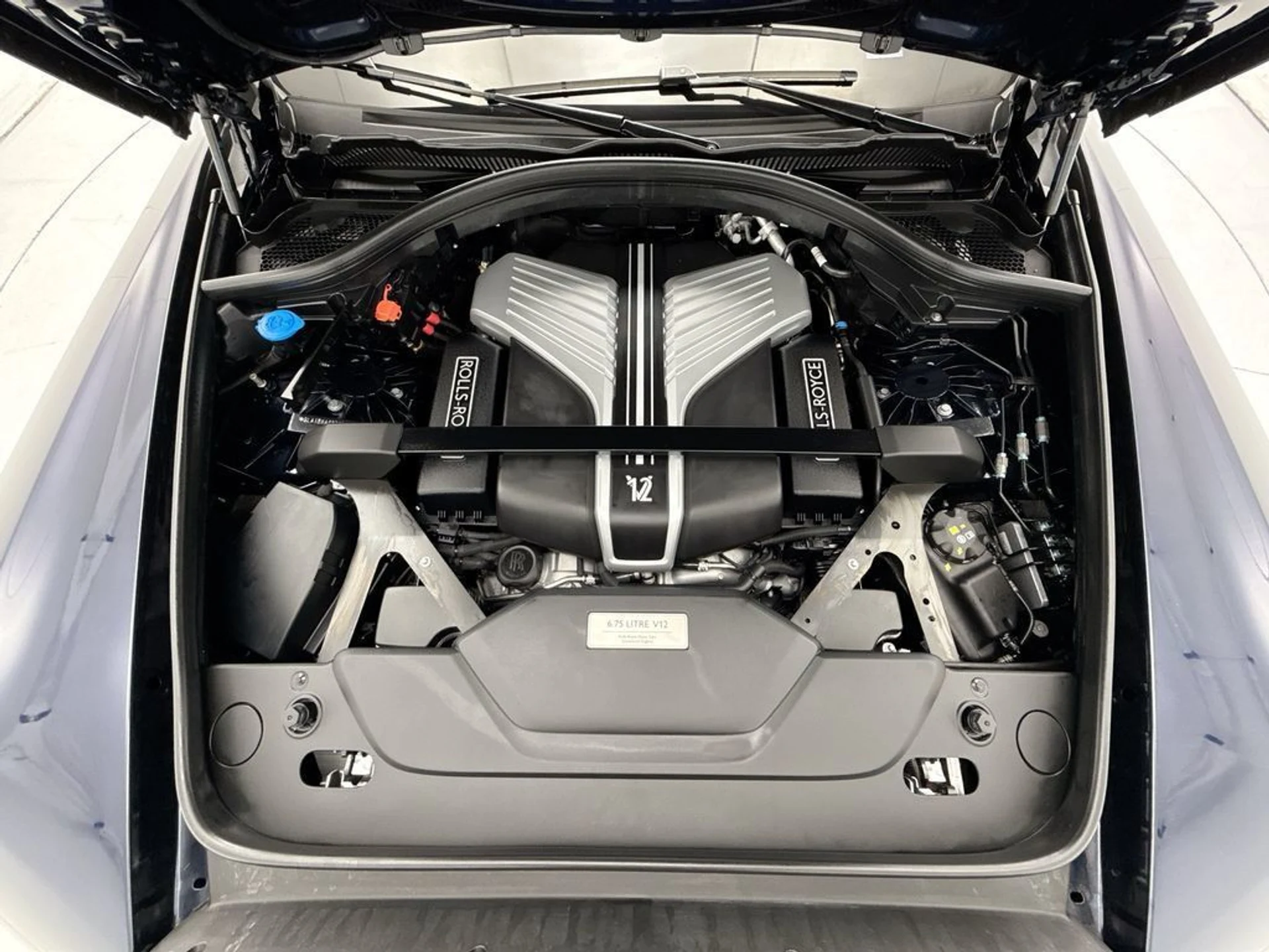 mph027_1670959778_used_2026_rolls_royce_cullinan_sportutility_8119_23009484_28_1024_f8ac7cfff1