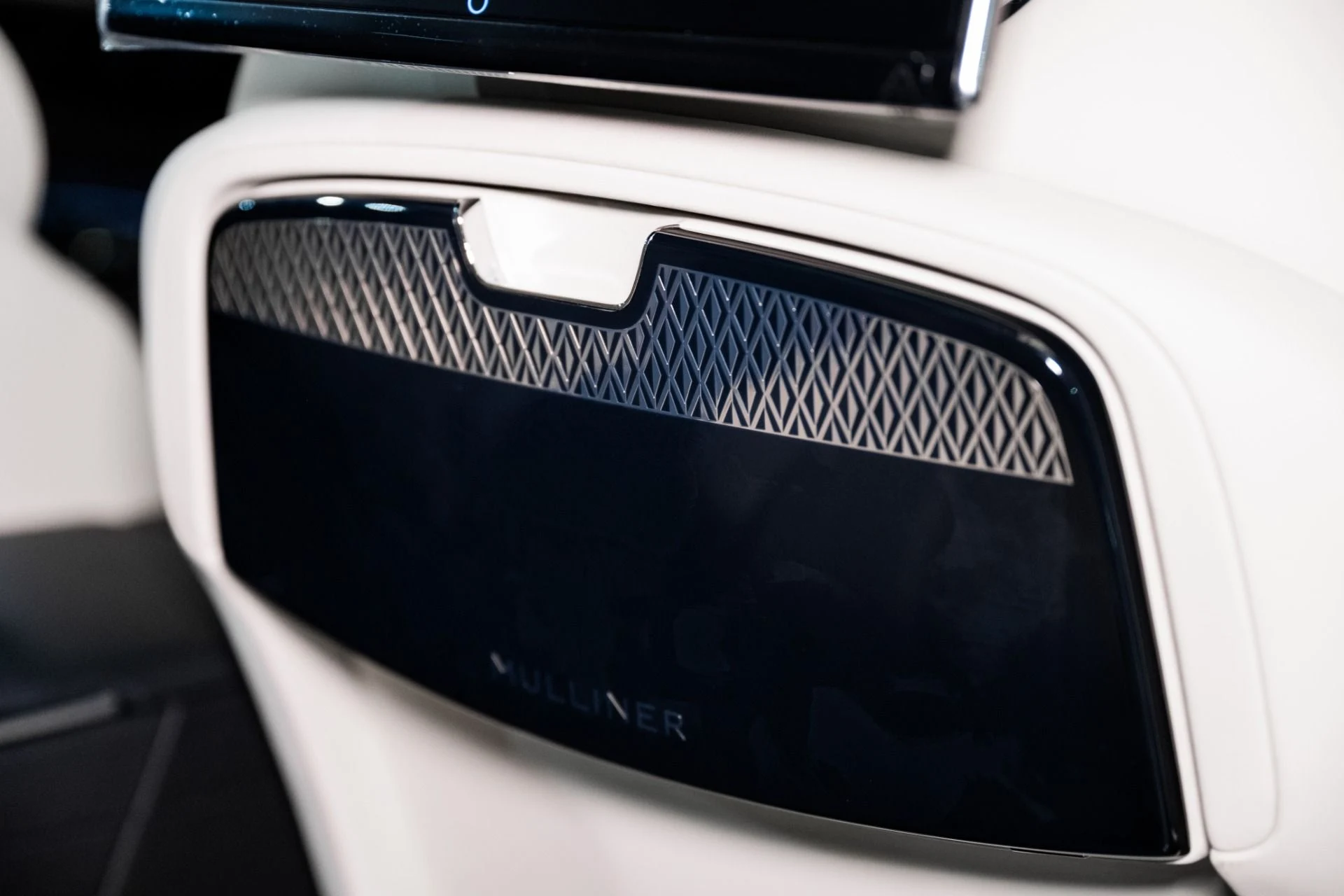 mph027_1679436647_Used_2025_Bentley_Bentayga_EWB_Mulliner_V8_1748092528_c8f63f6d54