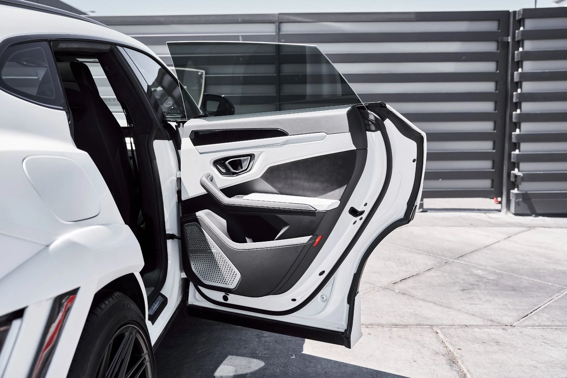 mph027_1687632951_Used_2019_Lamborghini_Urus_Base_1776301837_8ab8646472