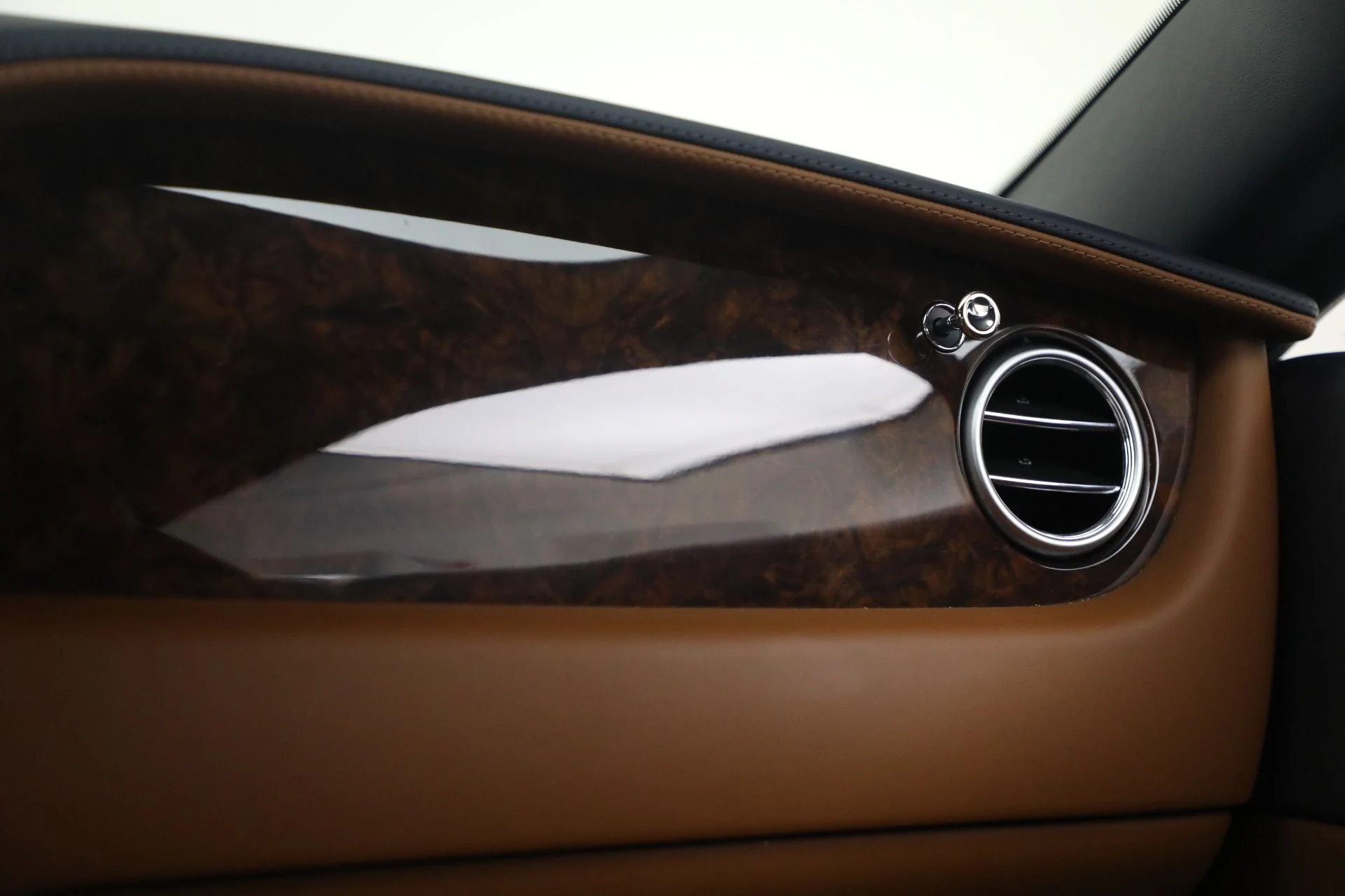 mph027_1692307559_Used_2013_Bentley_Continental_GT_V8_be0a97d048