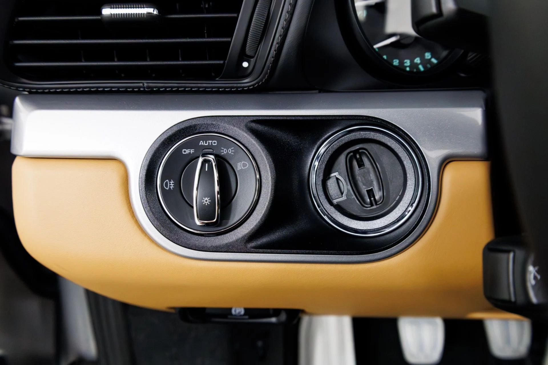 mph027_1702151402_Used_2019_Porsche_911_Speedster_1770313312_22d5daeab3