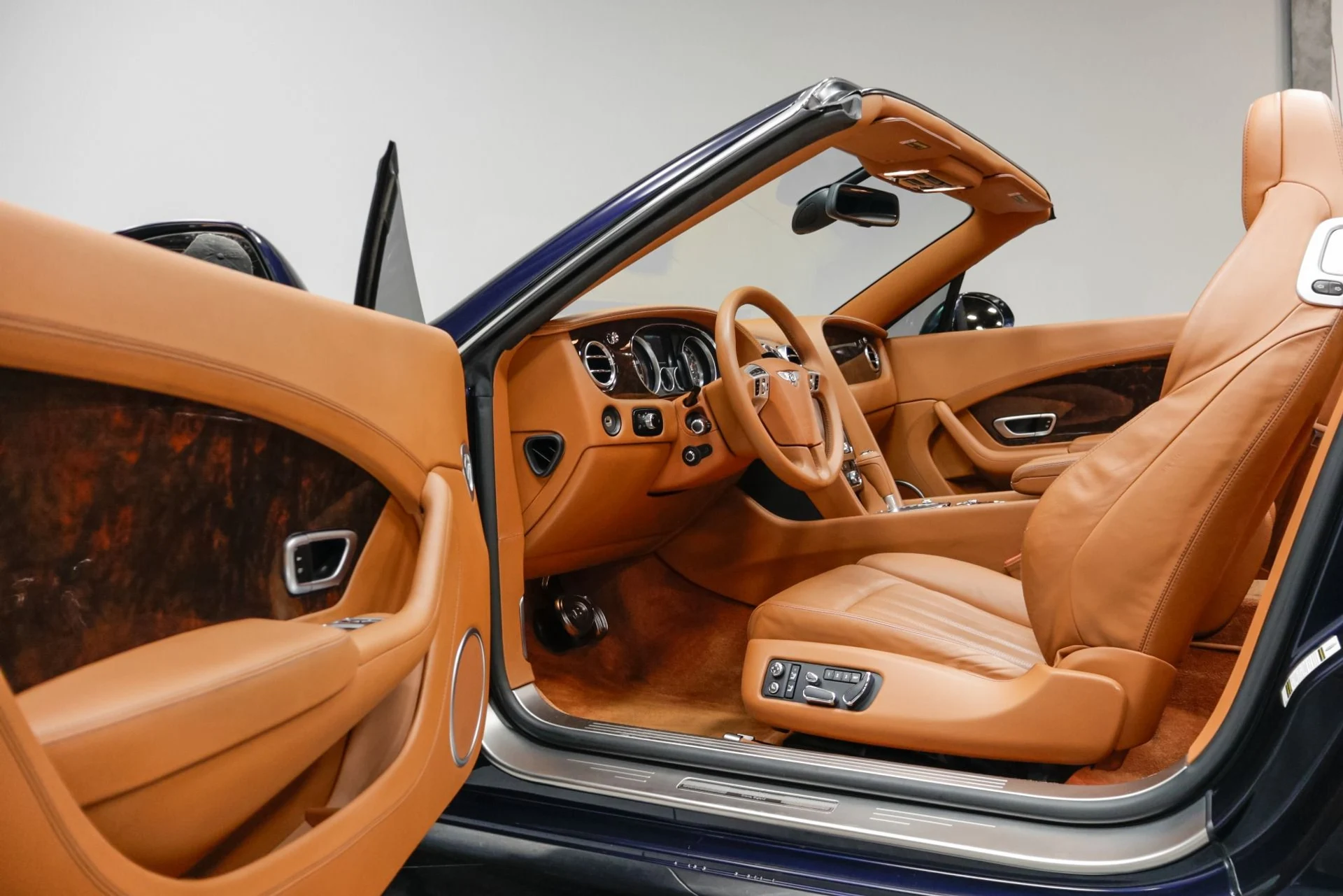 mph027_1708871164_Used_2013_Bentley_Continental_GTC_1761057953_83f394b970