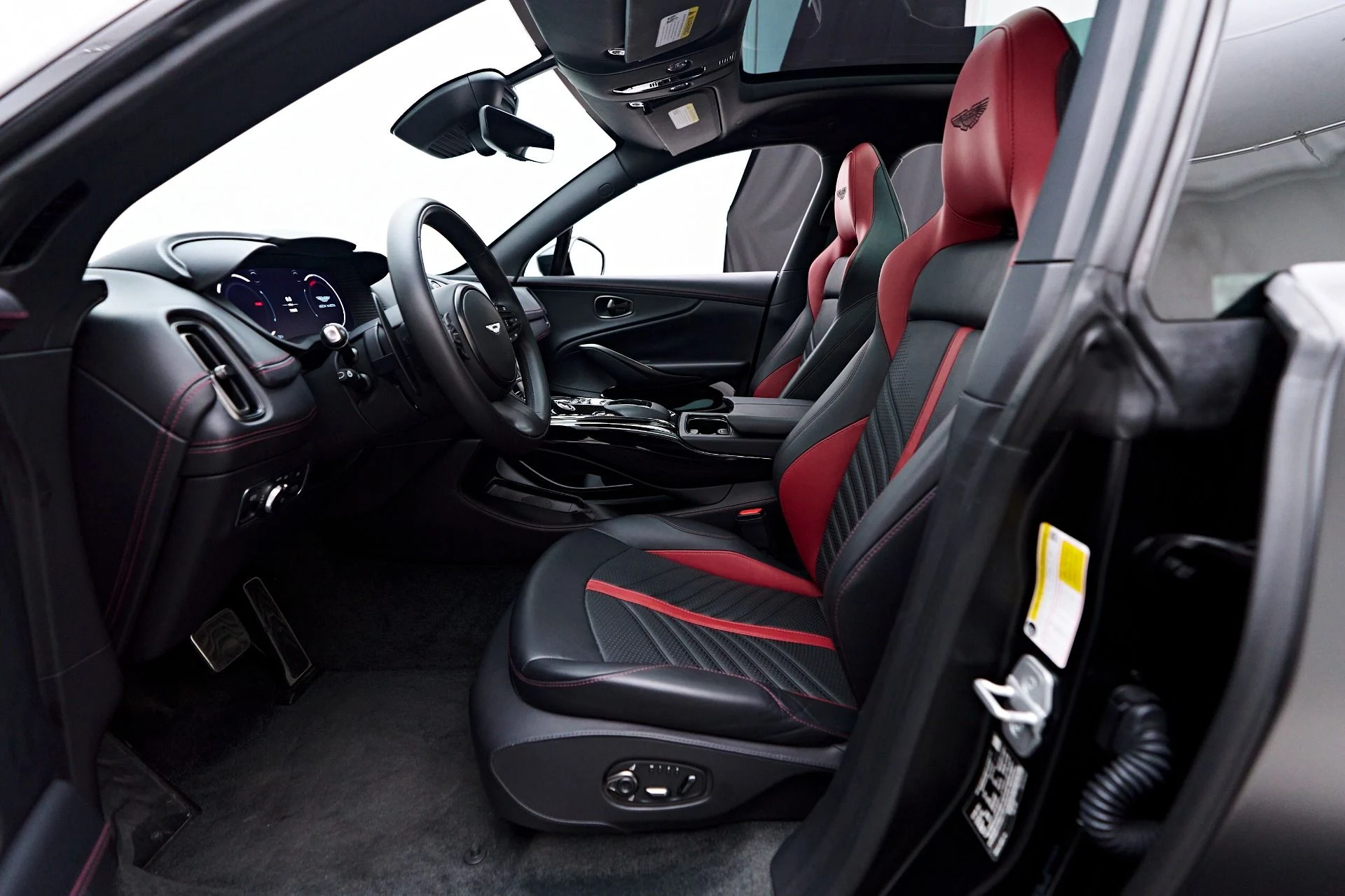 mph027_1709360571_Used_2023_Aston_Martin_DBX_707_1731378416_9f3d45ca3a