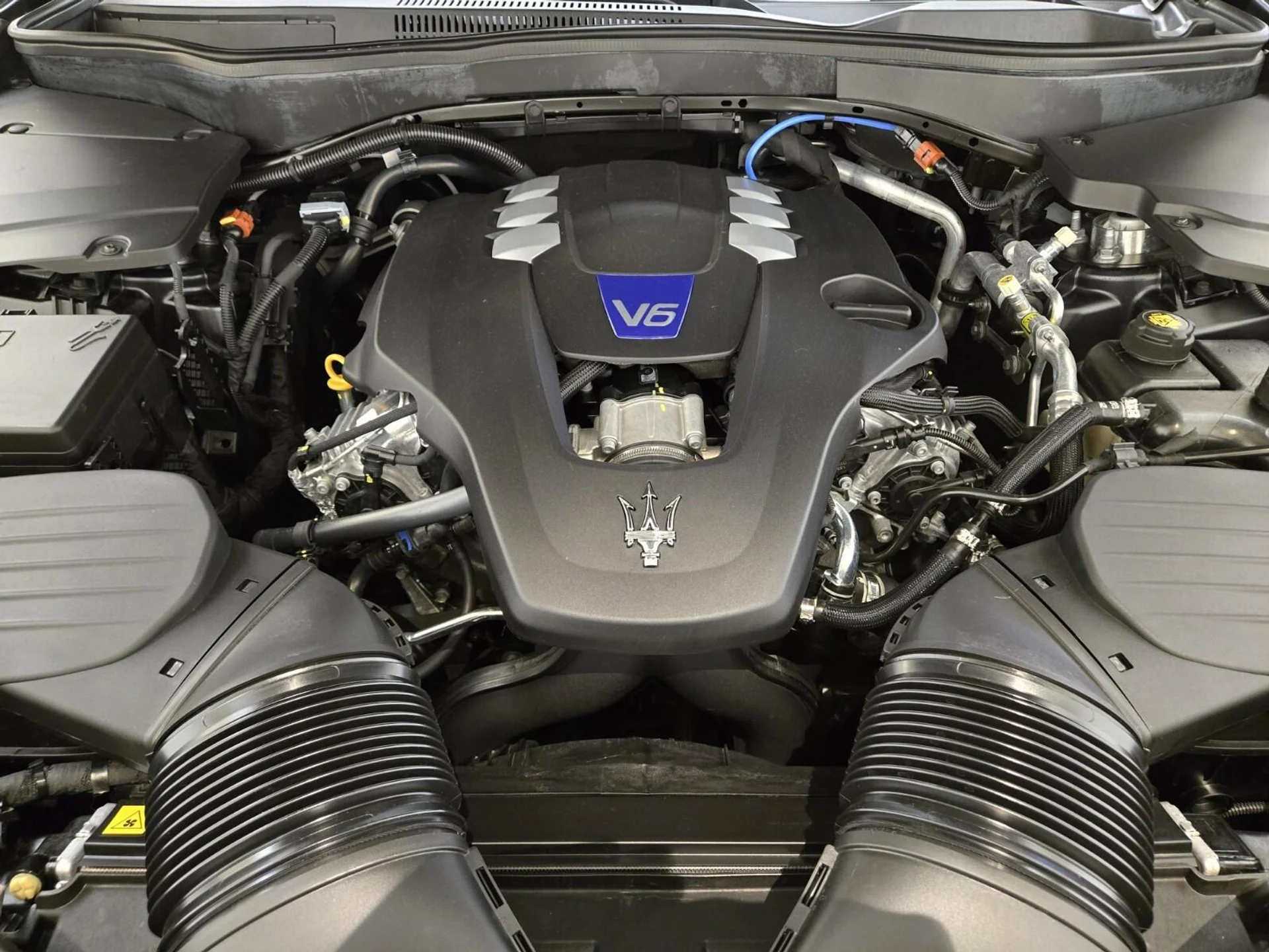 mph027_1711178898_Used_2022_Maserati_Levante_Modena_1763535800_7f8cf4e896