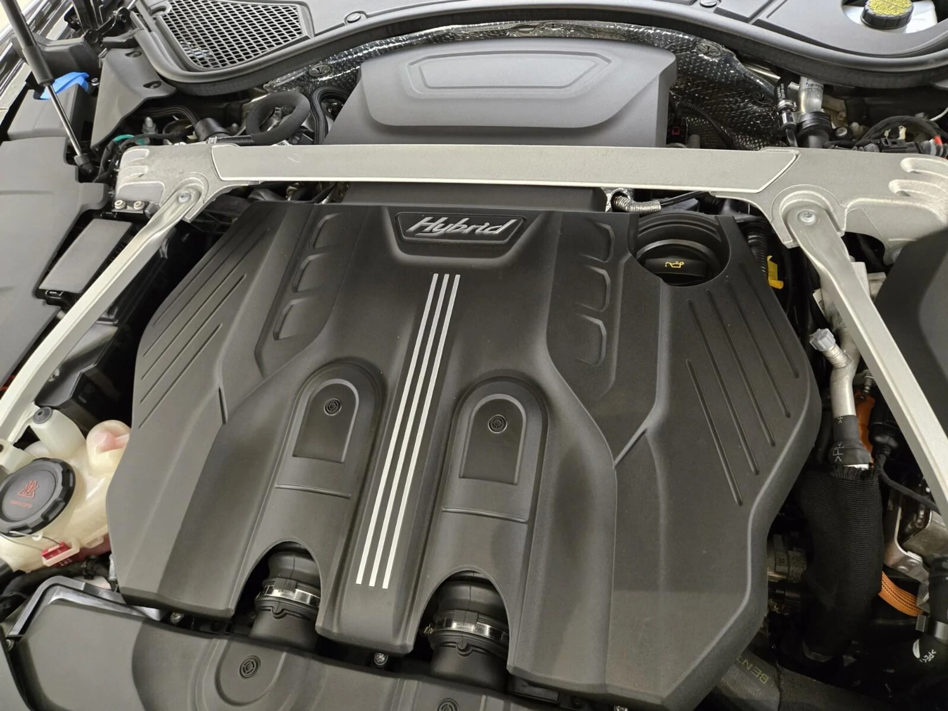 mph027_1712387820_Used_2023_Bentley_Flying_Spur_Hybrid_Odyssean_Edition_1777355030_56e80a7769