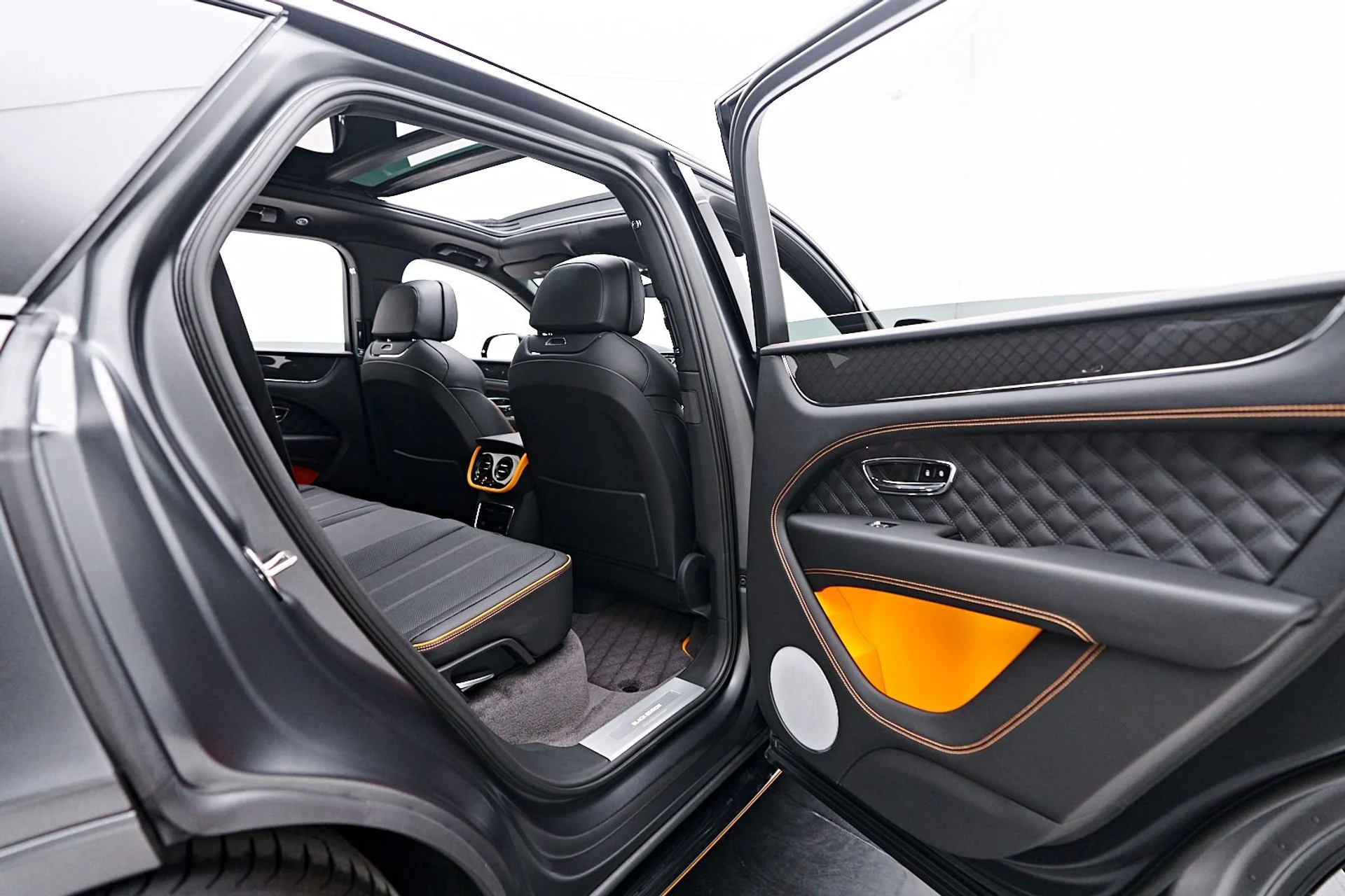 mph027_1716229247_Used_2025_Bentley_Bentayga_S_Black_Edition_1738363048_cbc74717c7