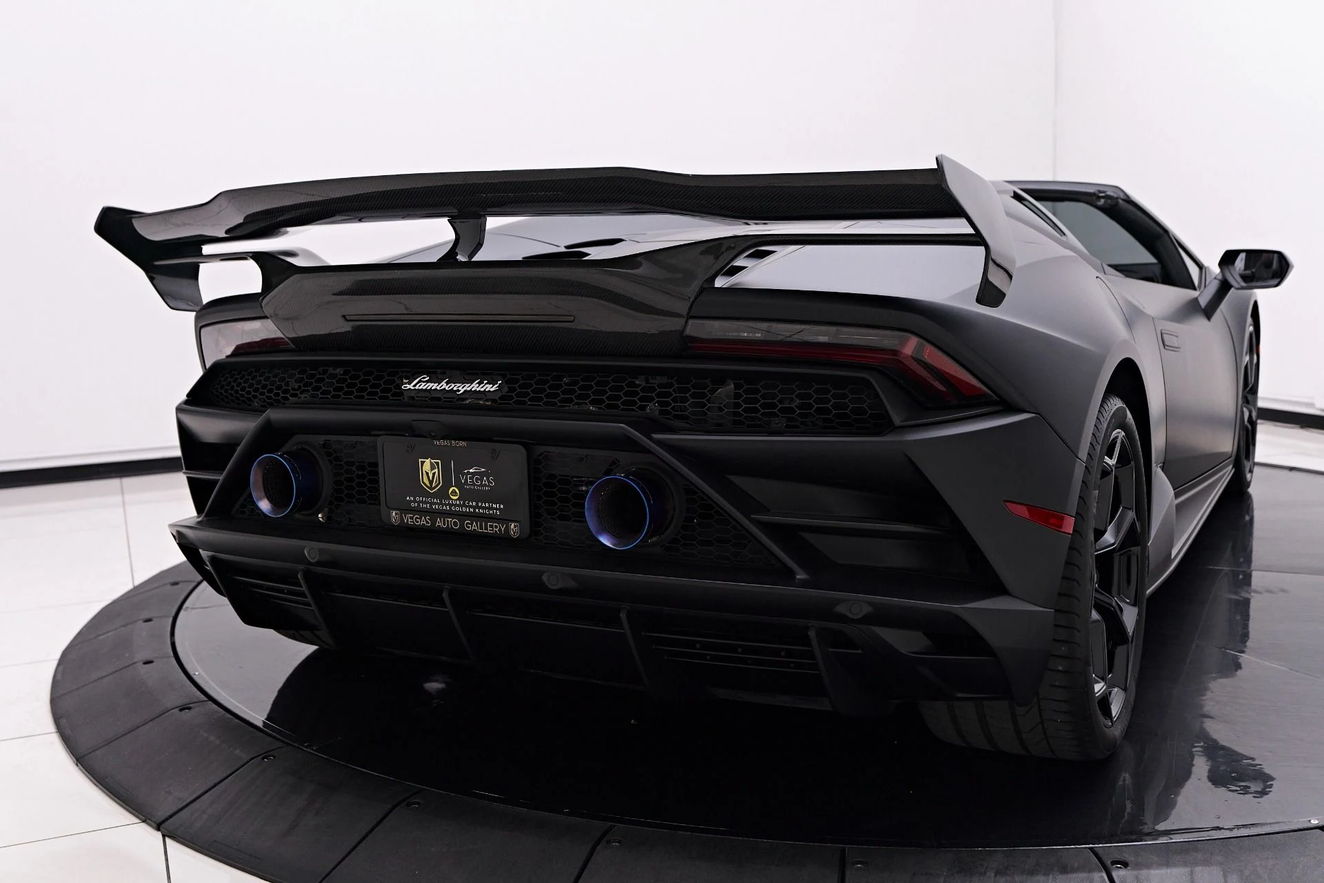 mph027_1728992372_Used_2020_Lamborghini_Huracan_EVO_Base_1755655886_1669feb721
