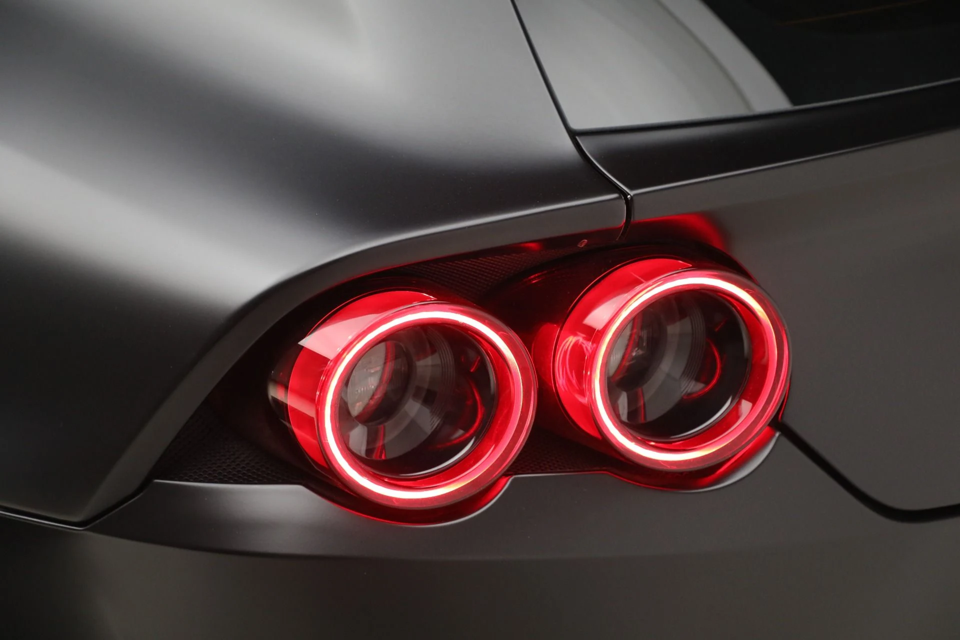 mph027_1736494250_Used_2018_Ferrari_GTC_4_Lusso_1771085143_de64044ba6