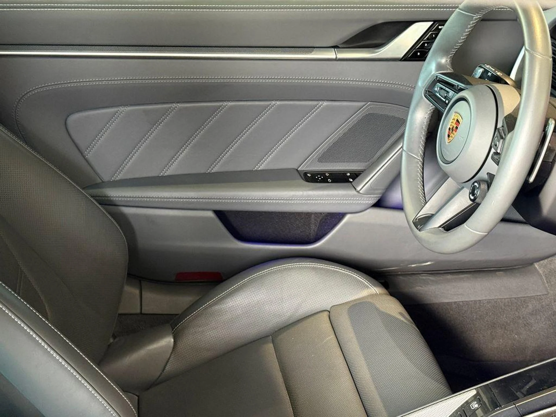 mph027_1740493177_XZ_Zd5p_Ge_D_Cv_X_Bl_E2_Oq_I_Flwv_WE_Oc_ab1de0e497